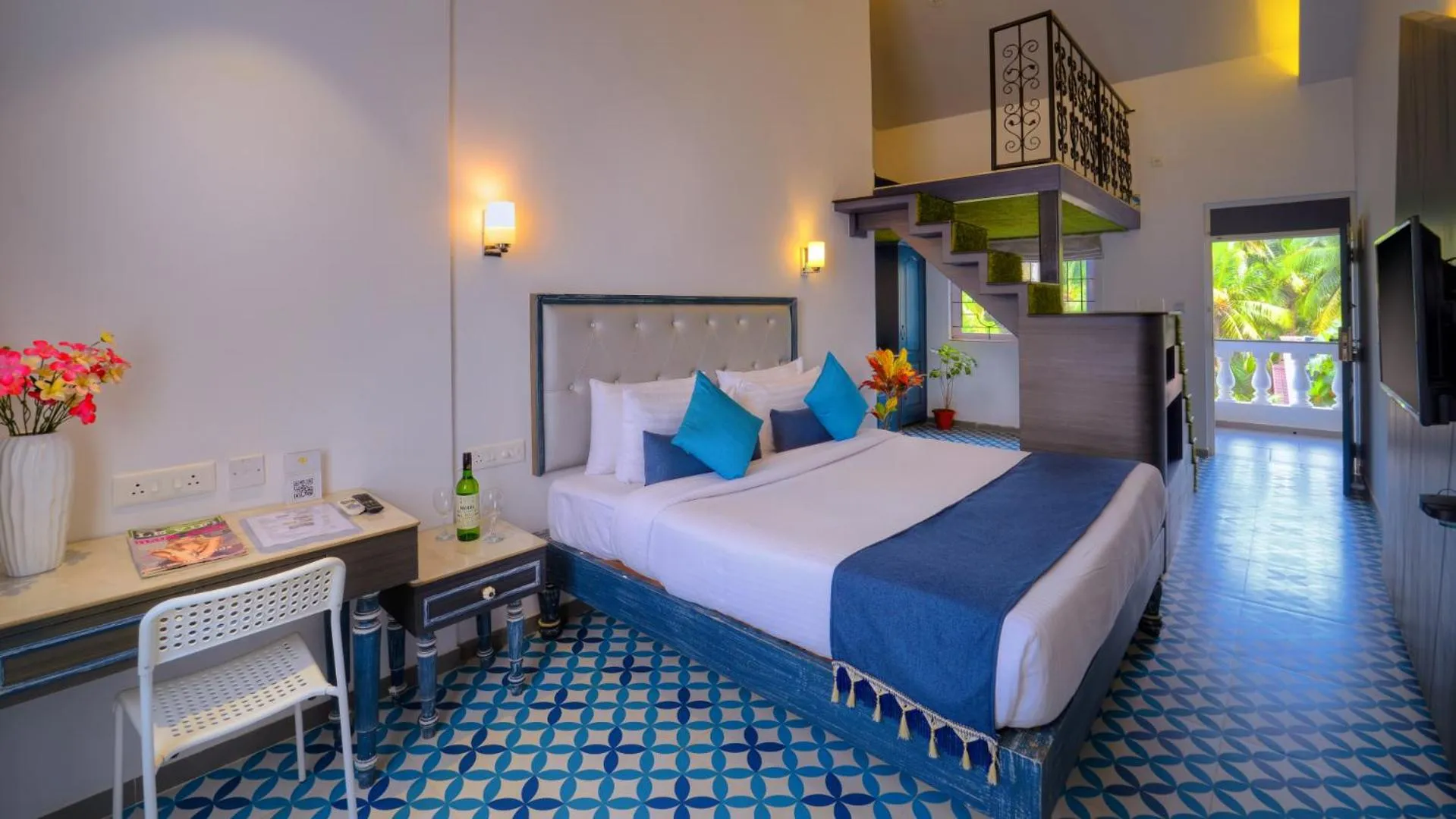 Photo of the whole room, Bed in TreeHouse Nova