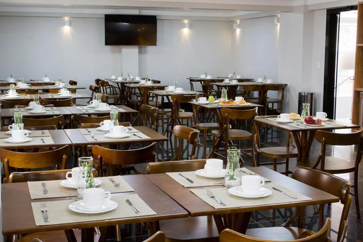 Restaurant/places to eat in Hotel Real Executive