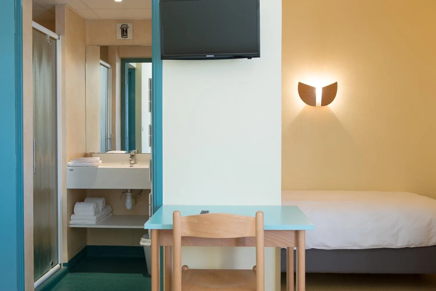 Bathroom, Bed in Le Relais Nordique