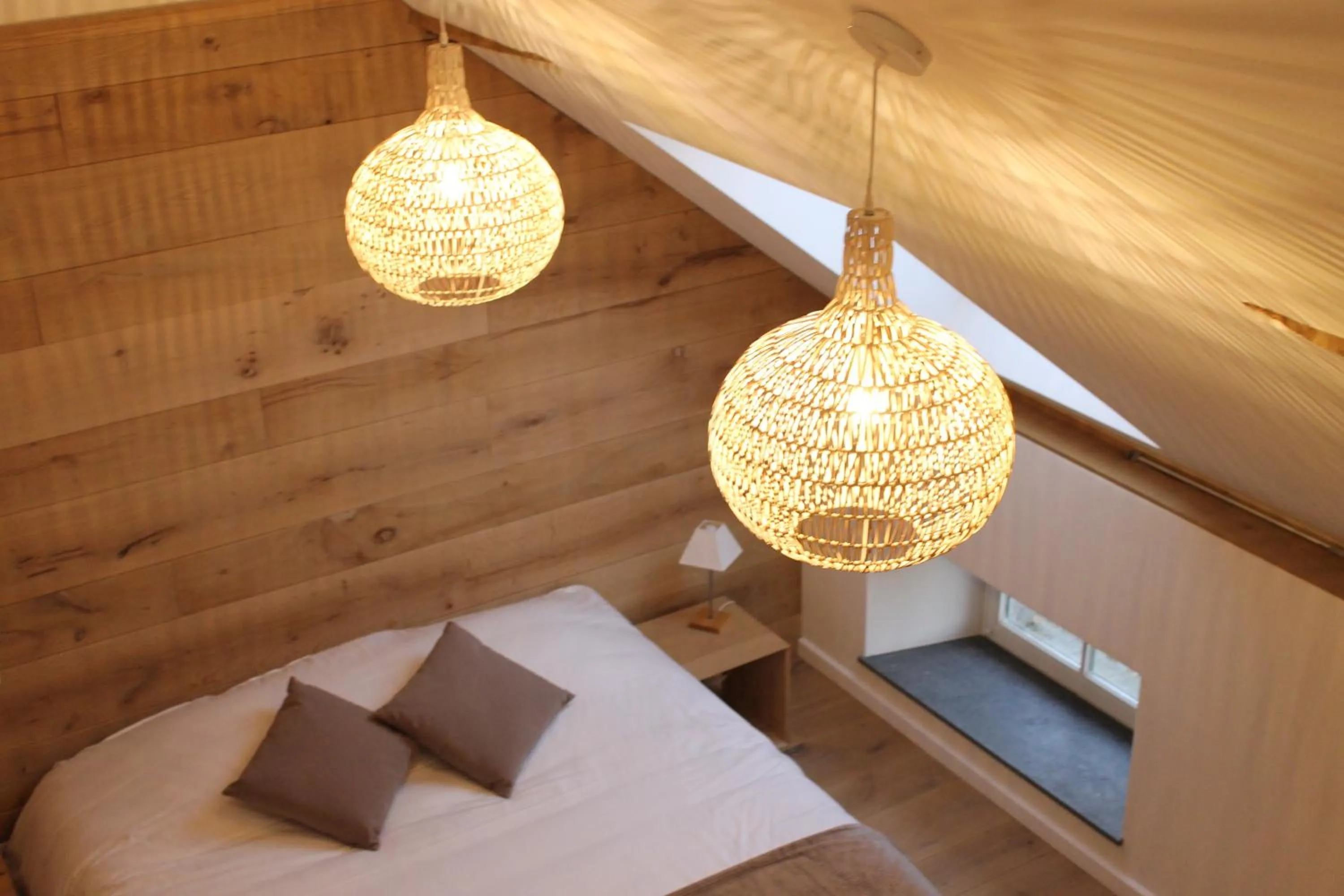 Photo of the whole room, Bed in Chante-Pierre