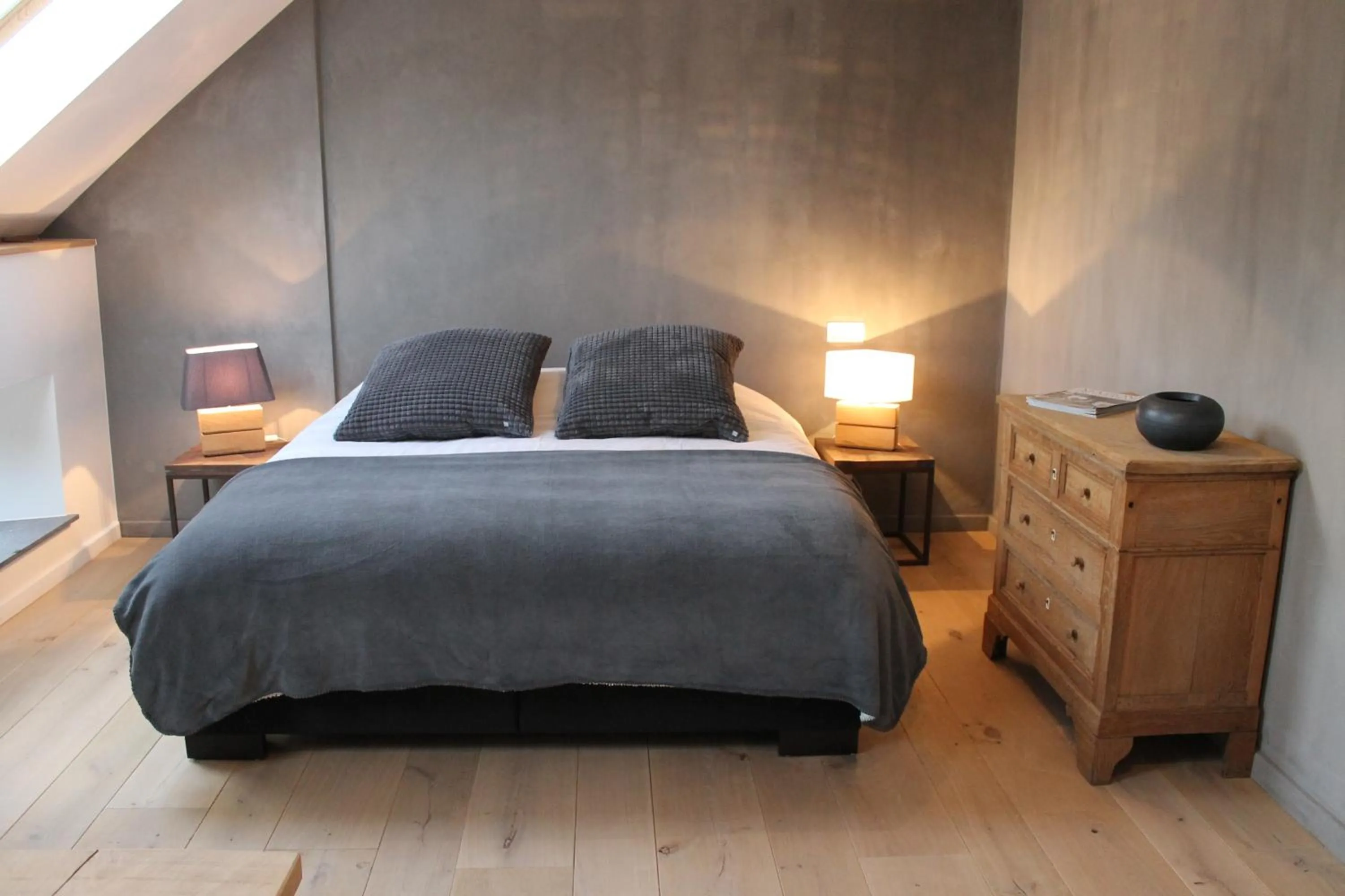 Photo of the whole room, Bed in Chante-Pierre