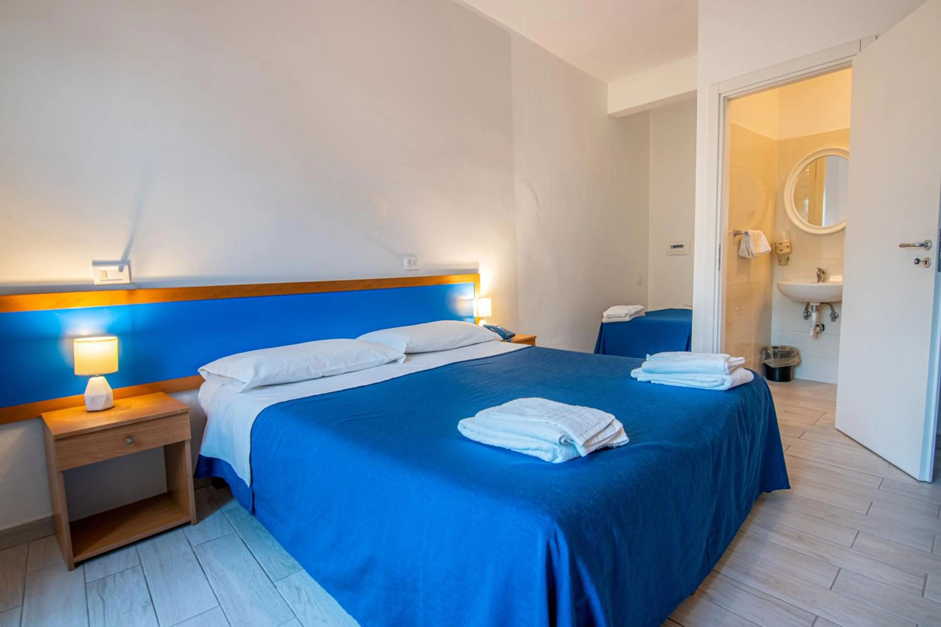 Photo of the whole room, Bed in La Feluca