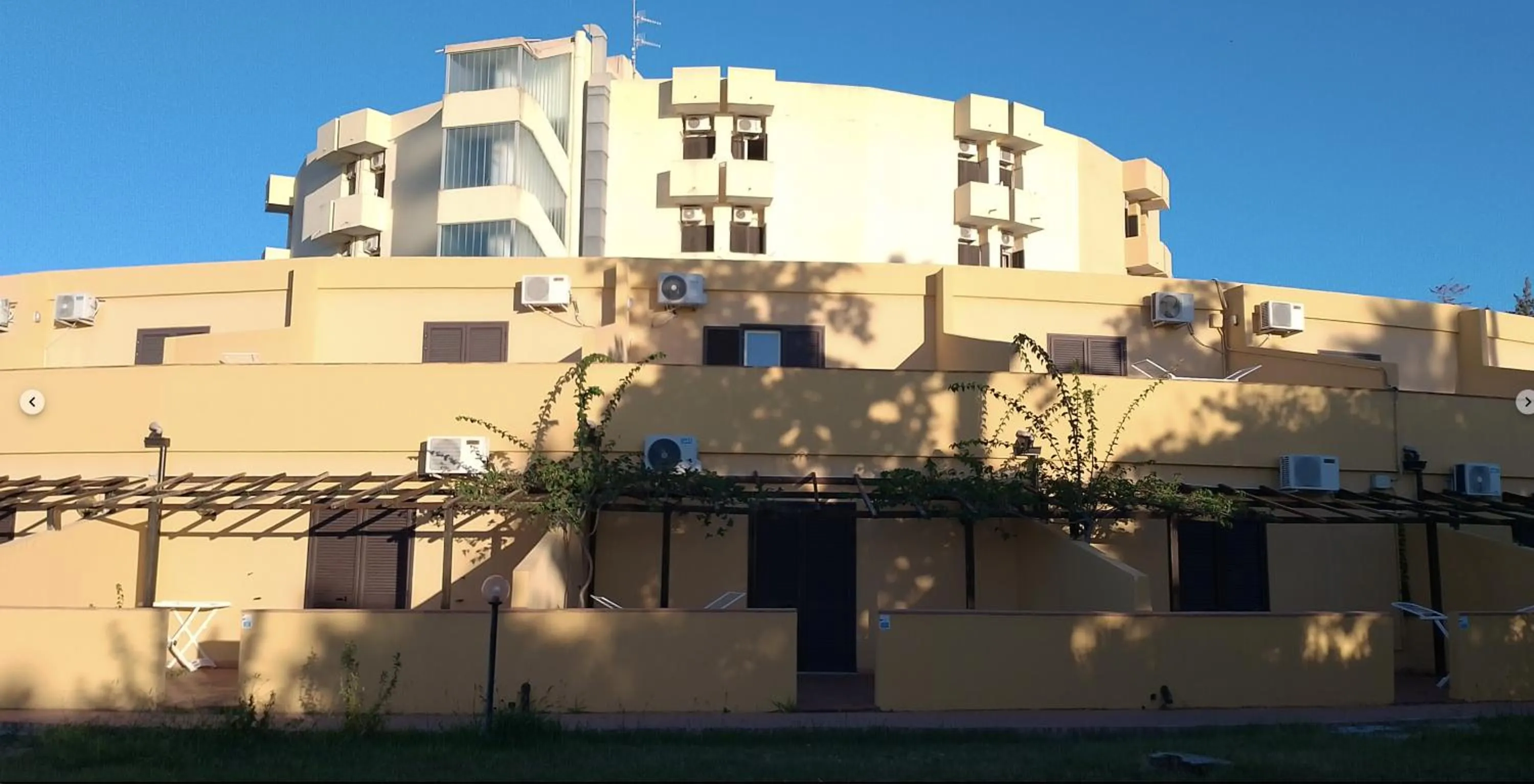Property building in La Feluca