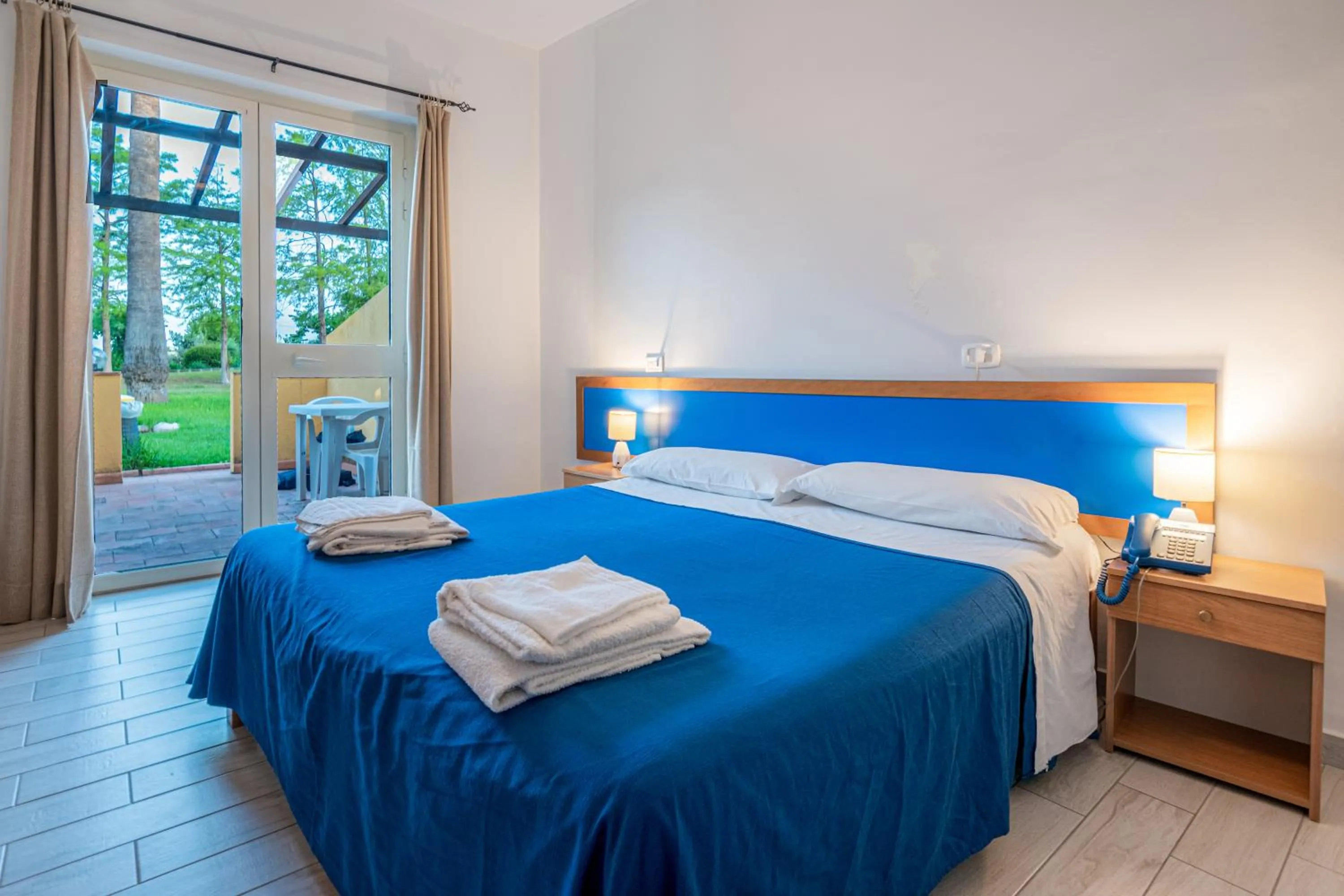 Photo of the whole room, Bed in La Feluca