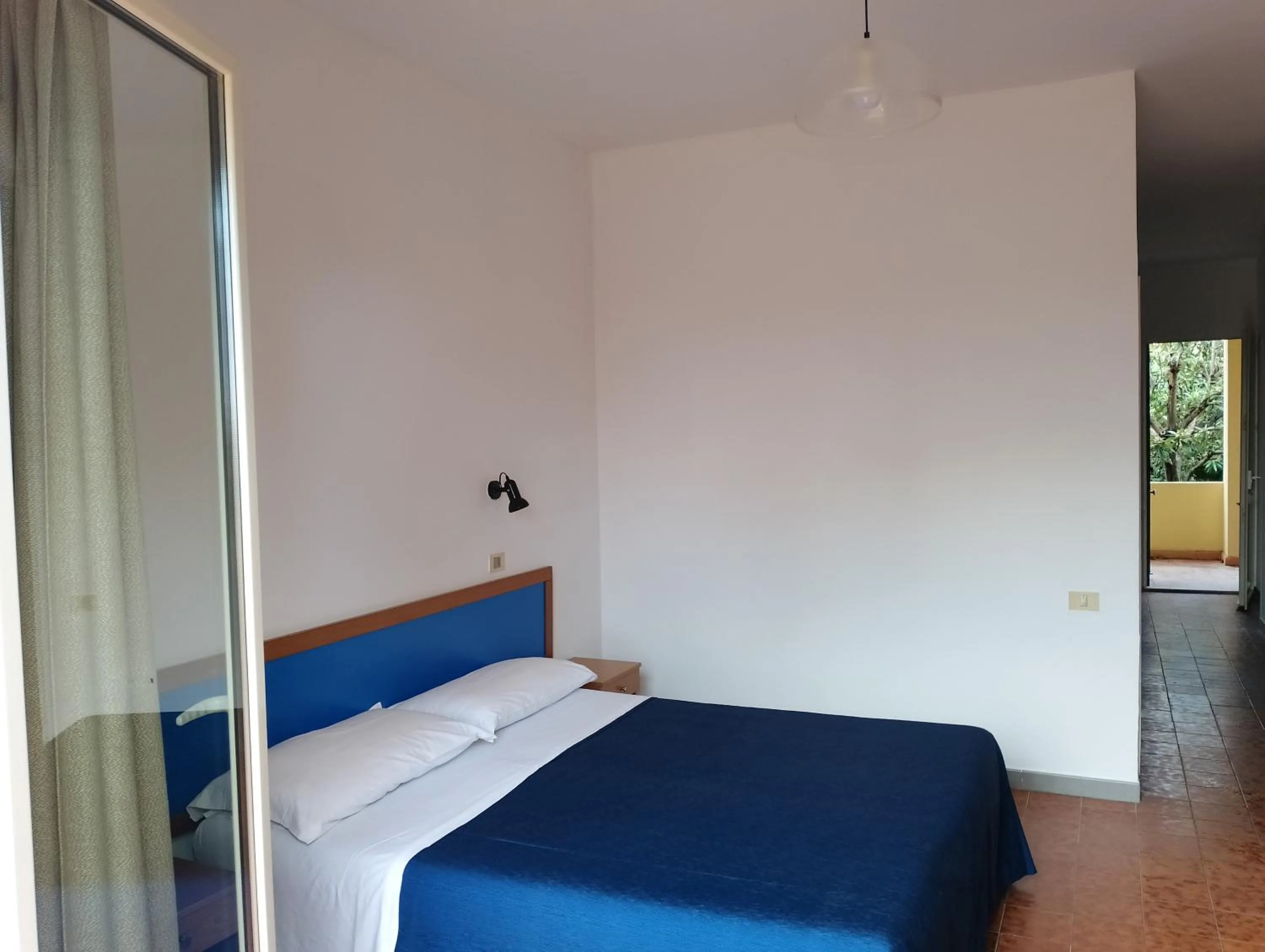 Photo of the whole room, Bed in La Feluca