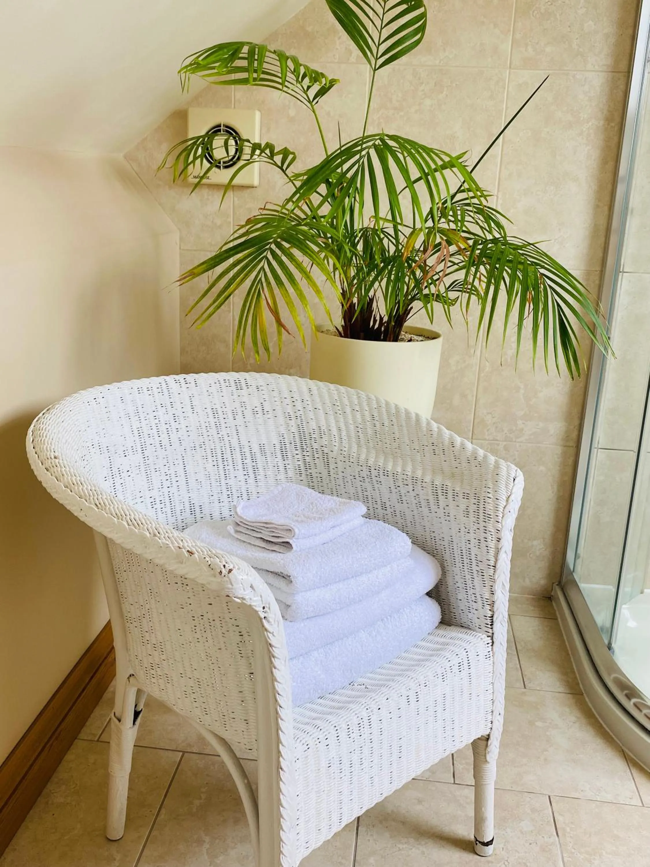 Bathroom in Mooredge - Room only