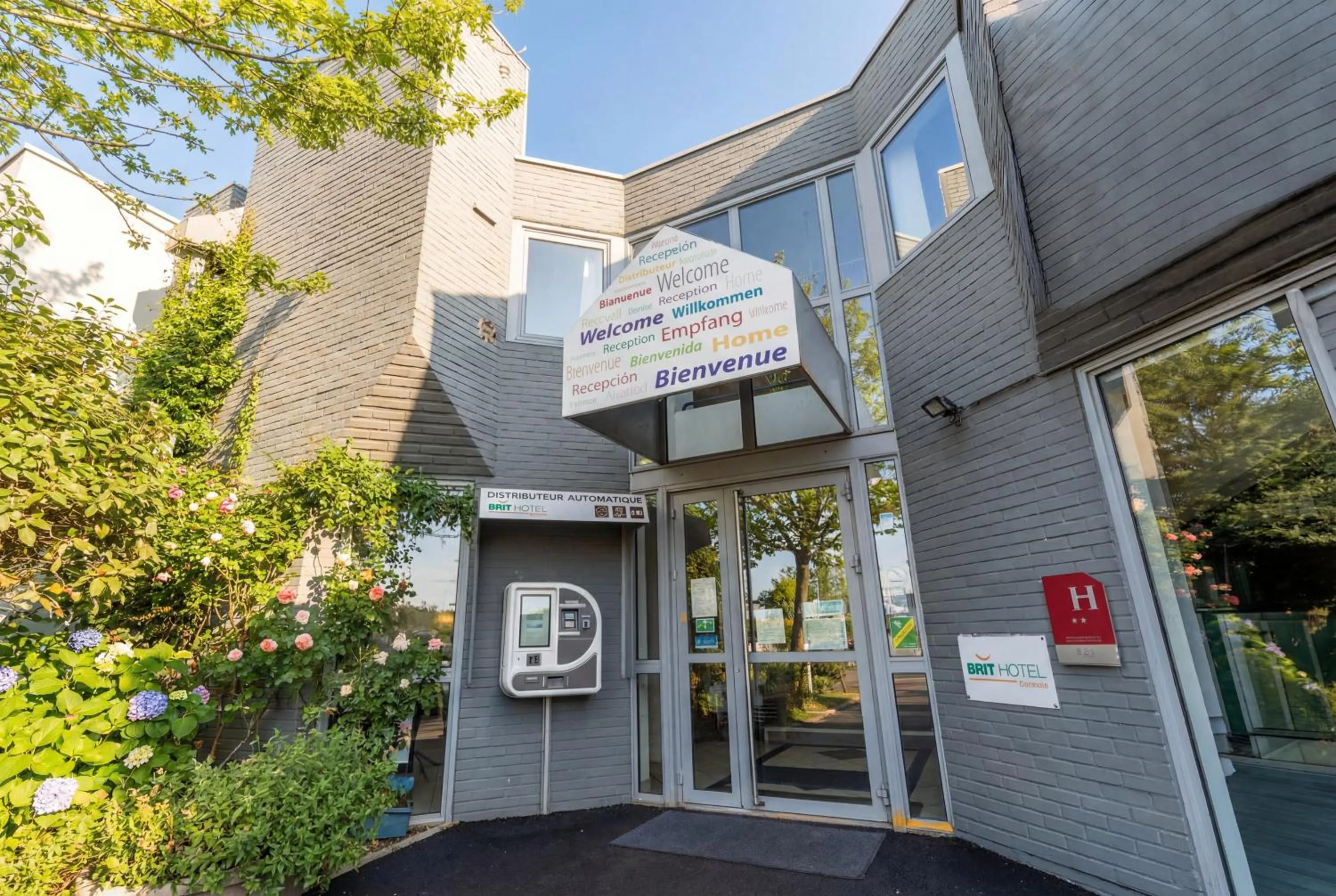 Property building in Brit Hotel Essentiel Tours Nord