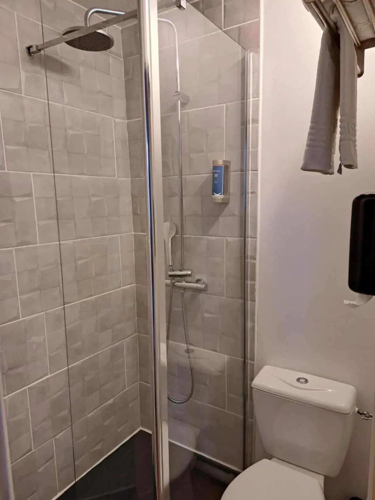 Triple Room in Brit Hotel Essentiel Tours Nord Triple Room in Brit Hotel Essentiel Tours Nord