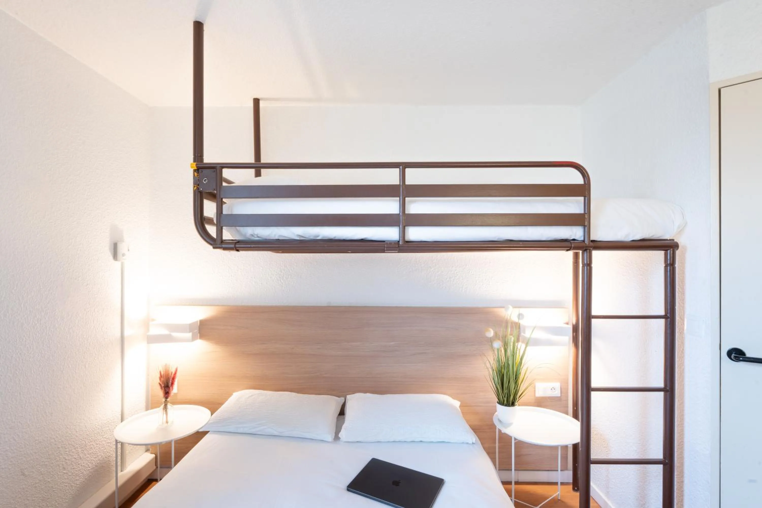 Photo of the whole room, Bed in Brit Hotel Essentiel Tours Nord