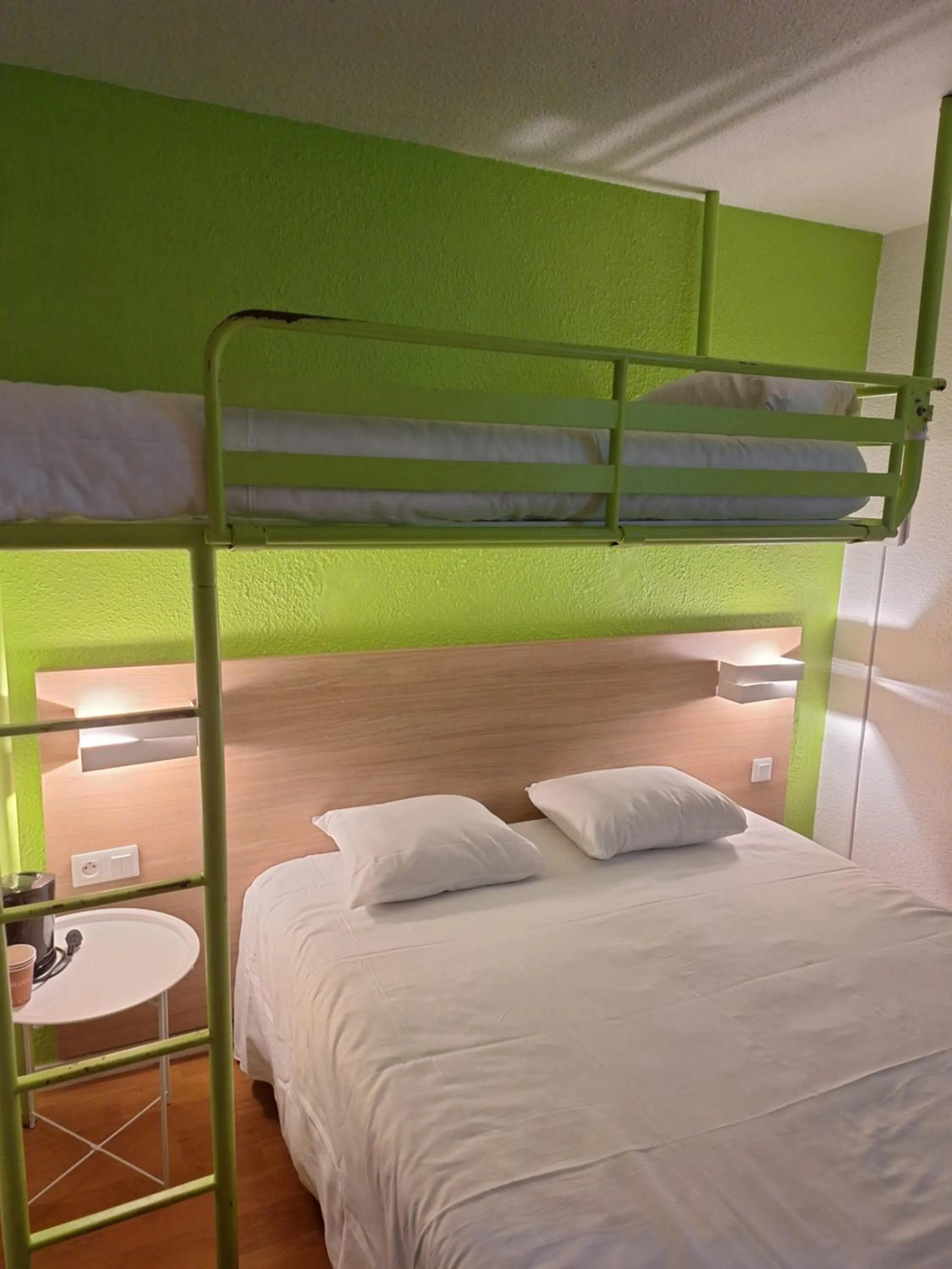 Bed in Brit Hotel Essentiel Tours Nord