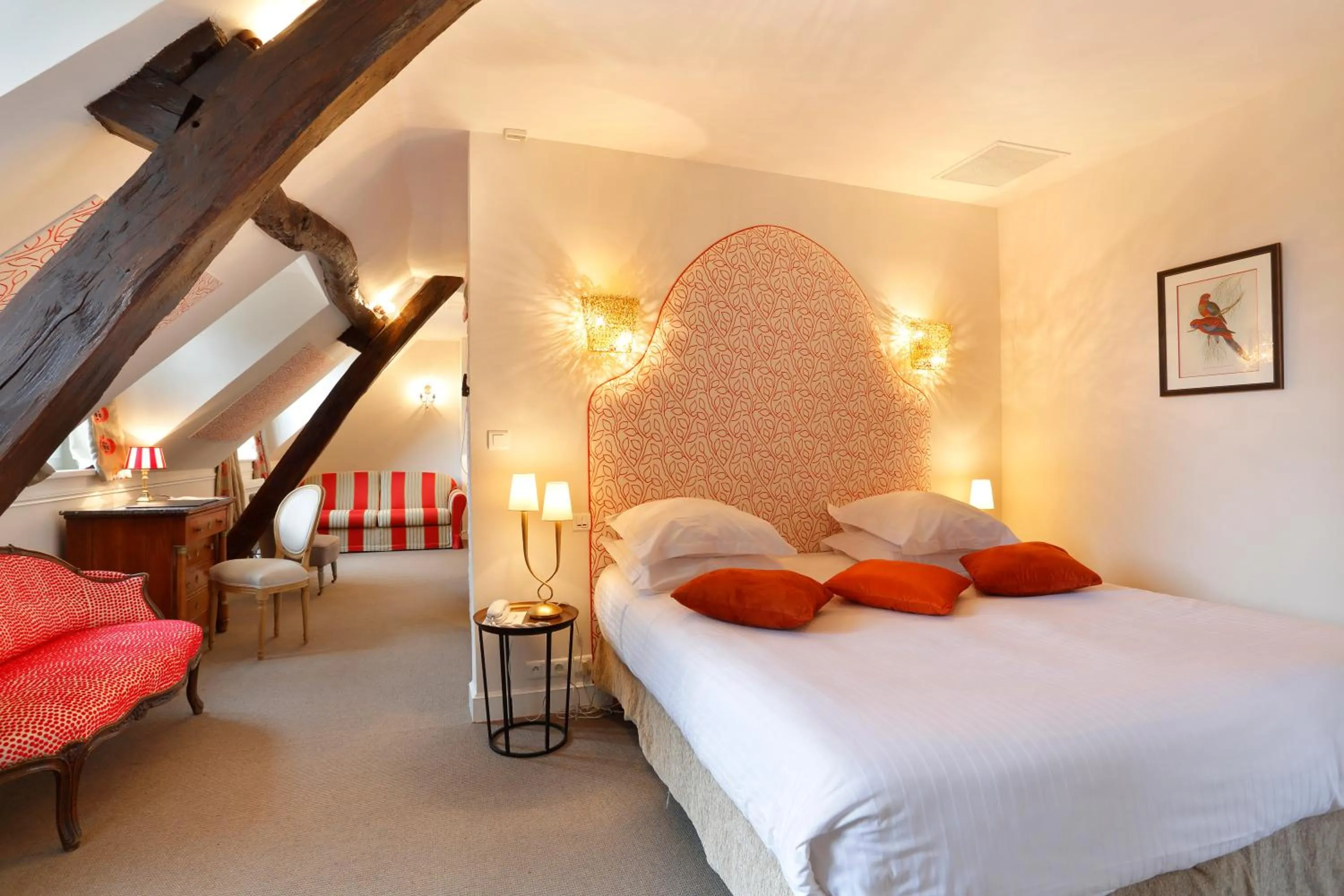 Bedroom, Bed in Auberge du Bon Laboureur Chenonceaux