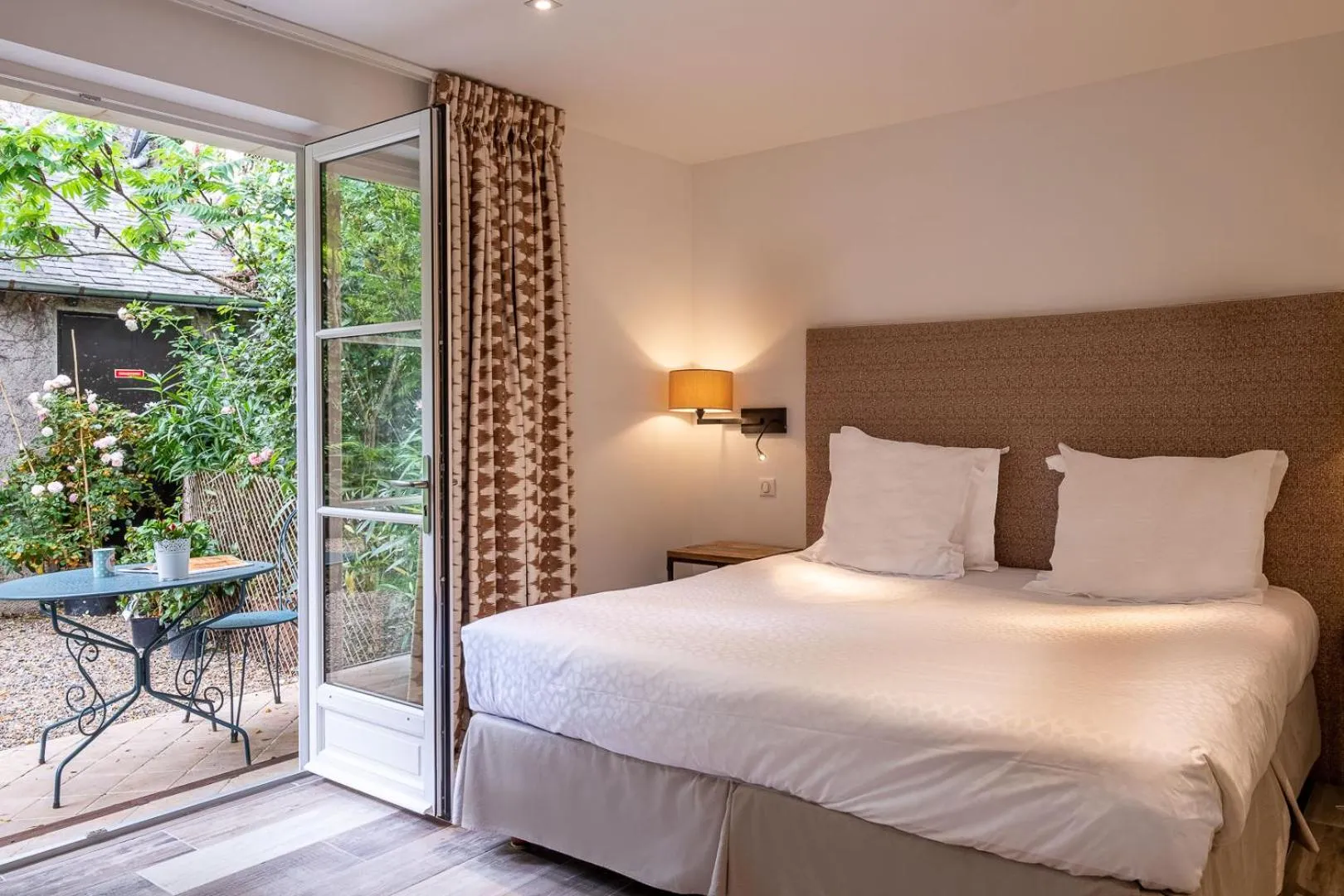Garden, Bed in Auberge du Bon Laboureur Chenonceaux