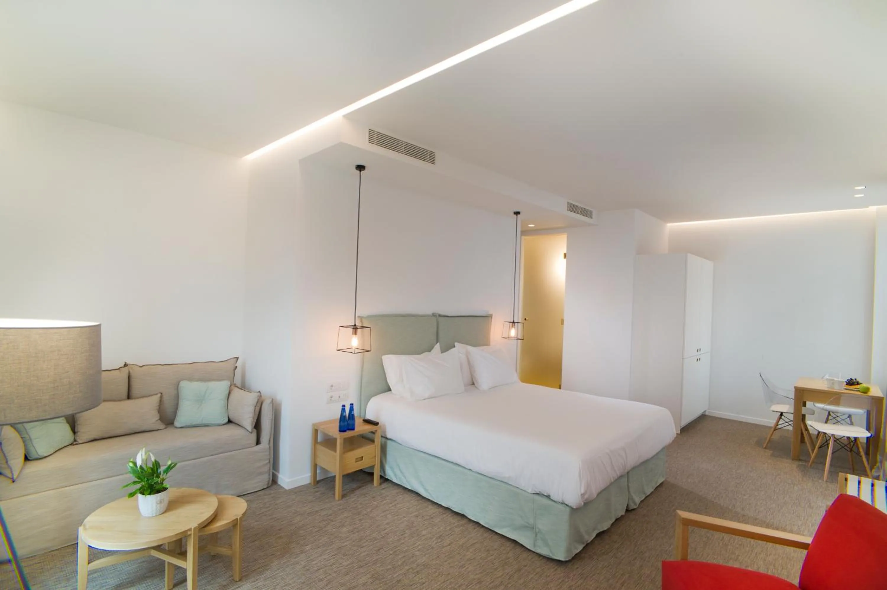 Seating area, Bed in NLH FIX | Neighborhood Lifestyle Hotels
