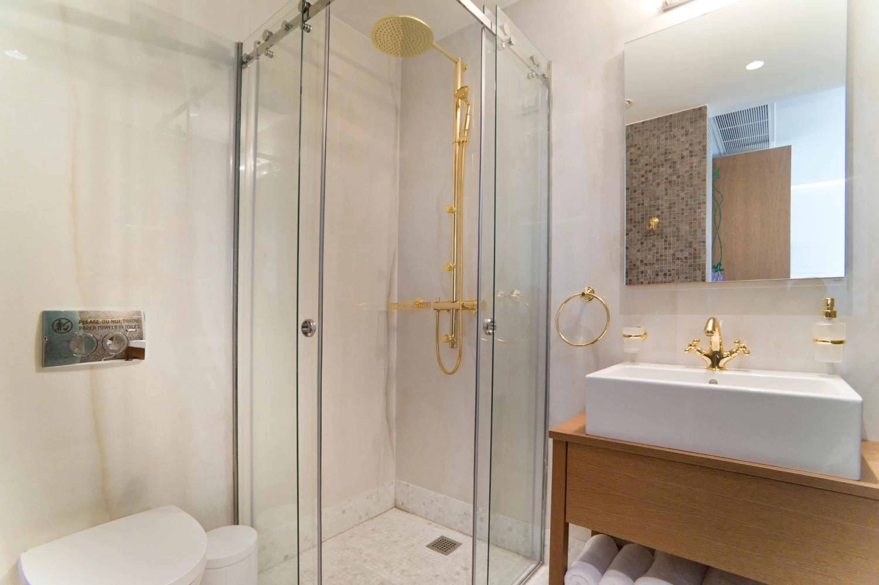 Shower in NLH FIX | Neighborhood Lifestyle Hotels