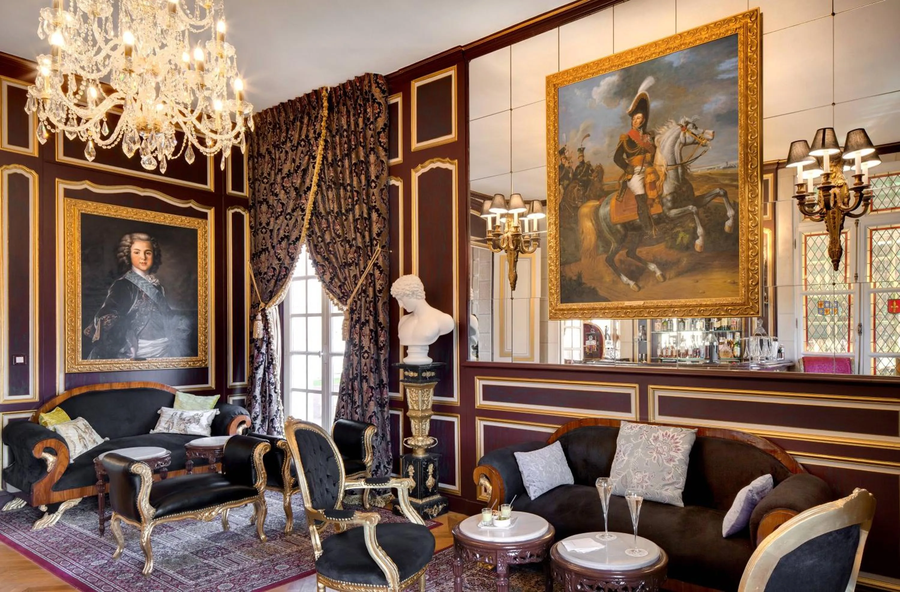 Lounge or bar in Château De Beauvois - La Maison Younan