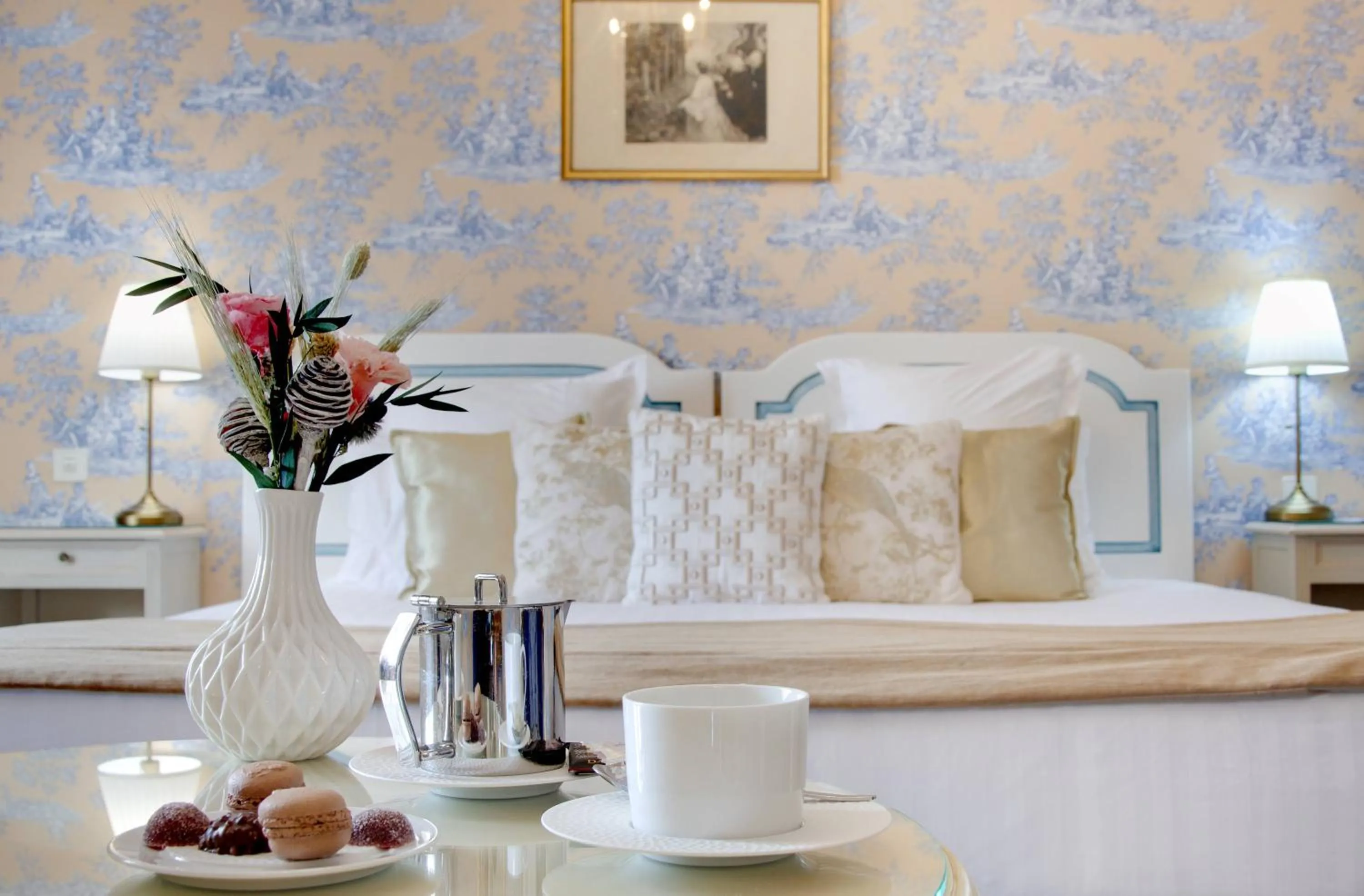 Bedroom, Bed in Château De Beauvois - La Maison Younan