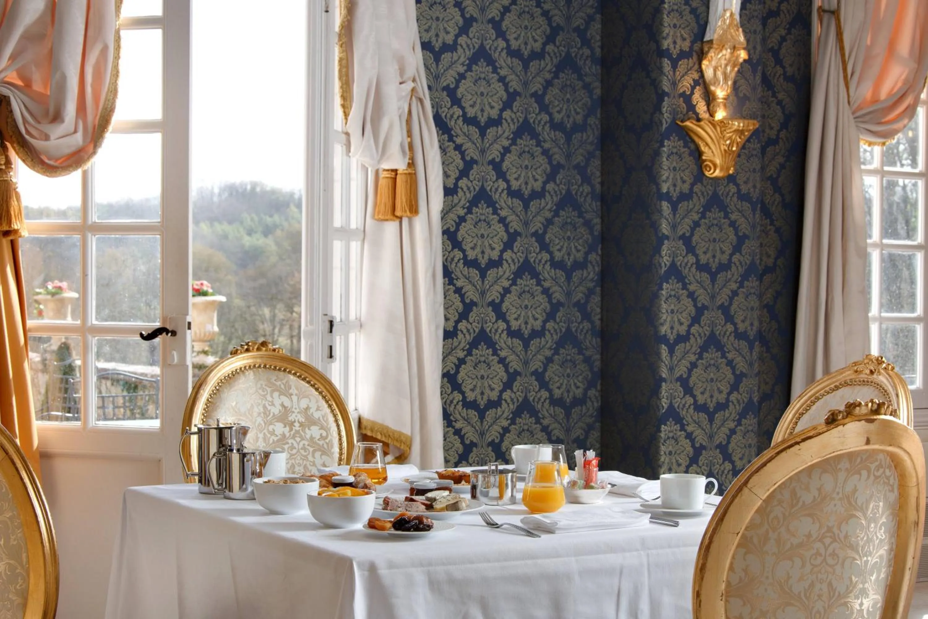 Restaurant/places to eat in Château De Beauvois - La Maison Younan