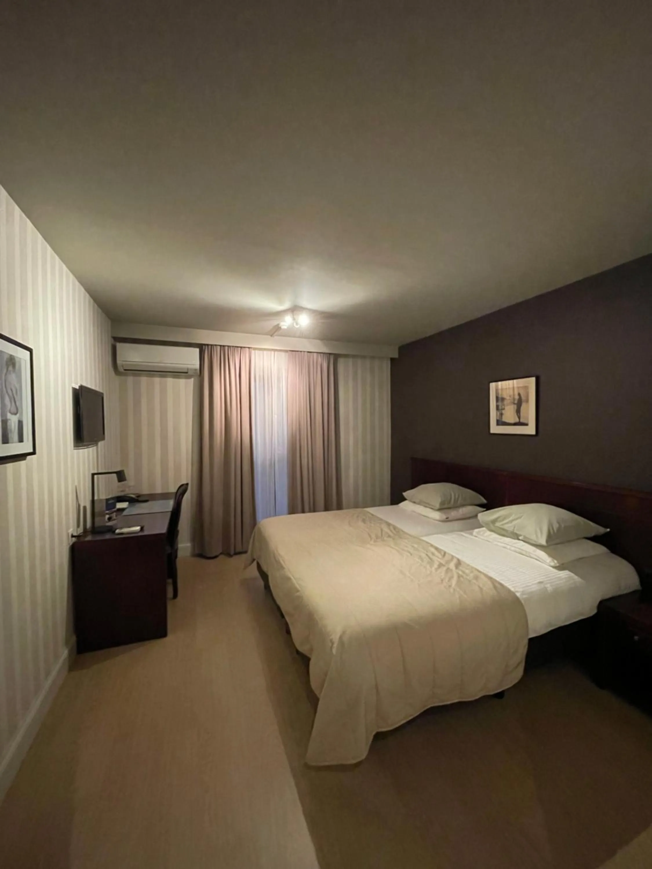 Bed in Hotel Prélude