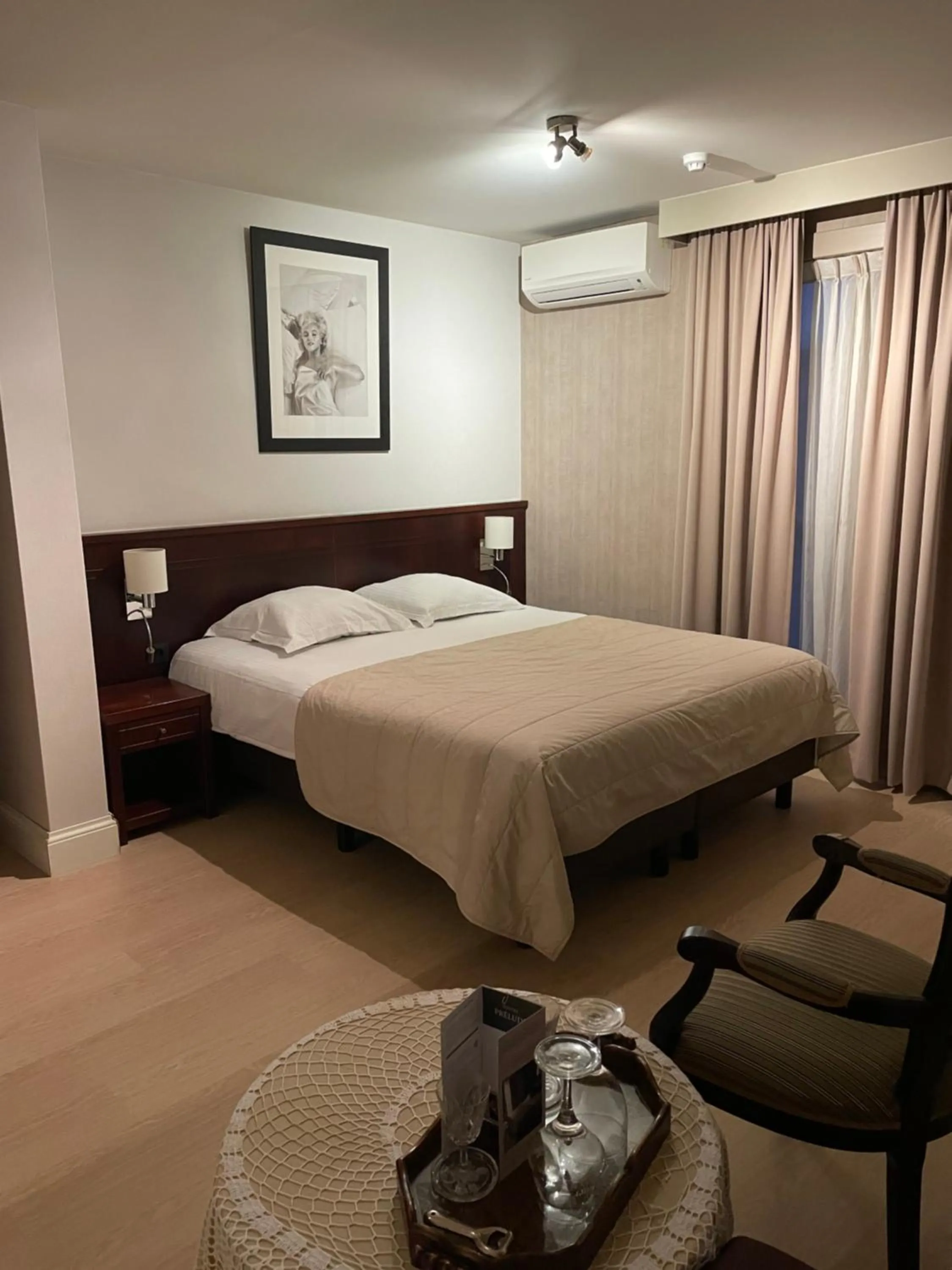 Bed in Hotel Prélude