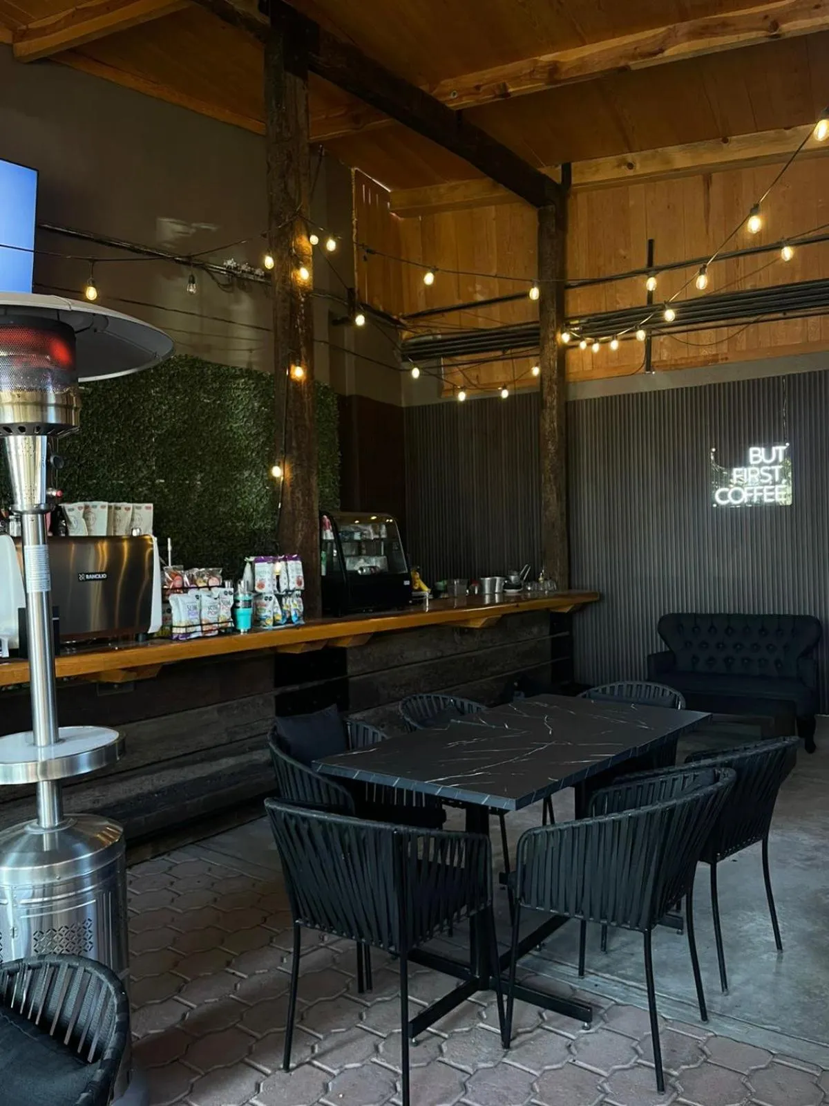 Restaurant/places to eat in Hotel Villa Montes