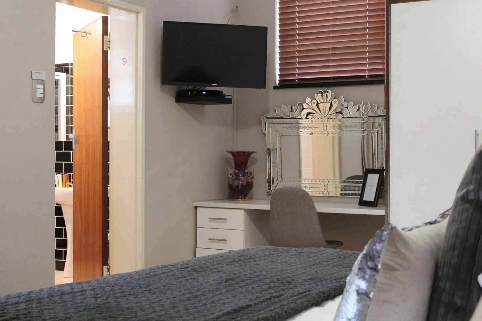 TV and multimedia in A' Queenslin Guesthouse