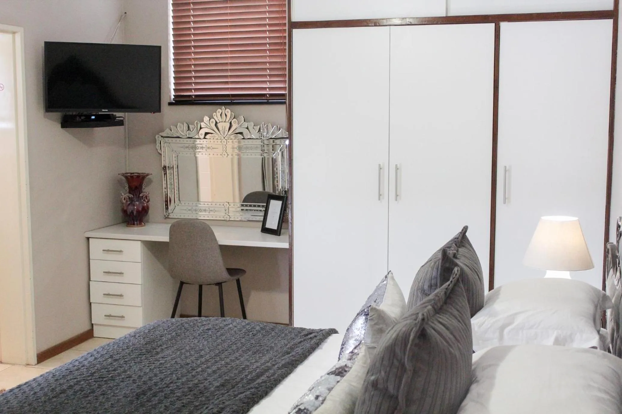 TV and multimedia, Bed in A' Queenslin Guesthouse