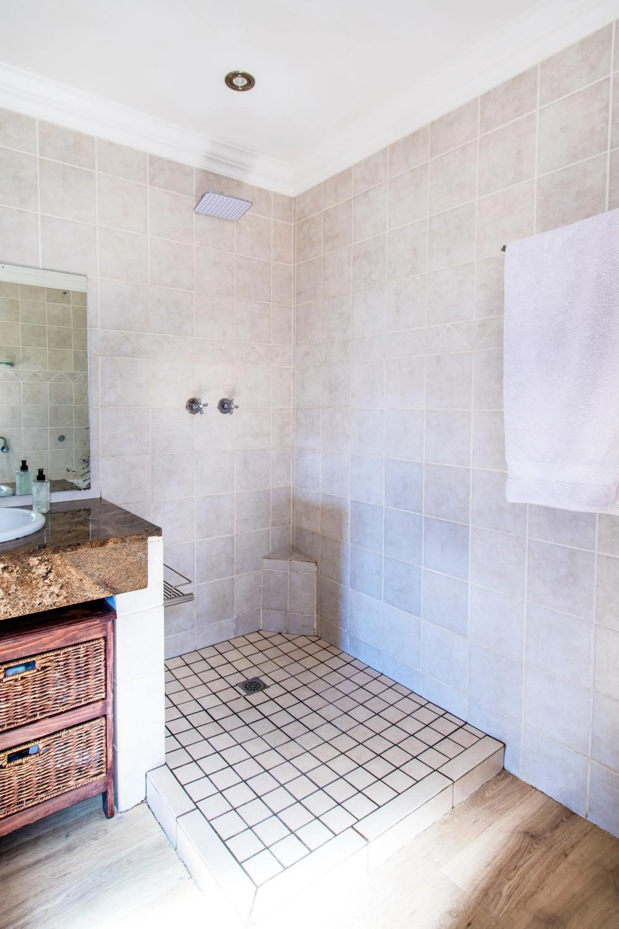 Shower in A' Queenslin Guesthouse