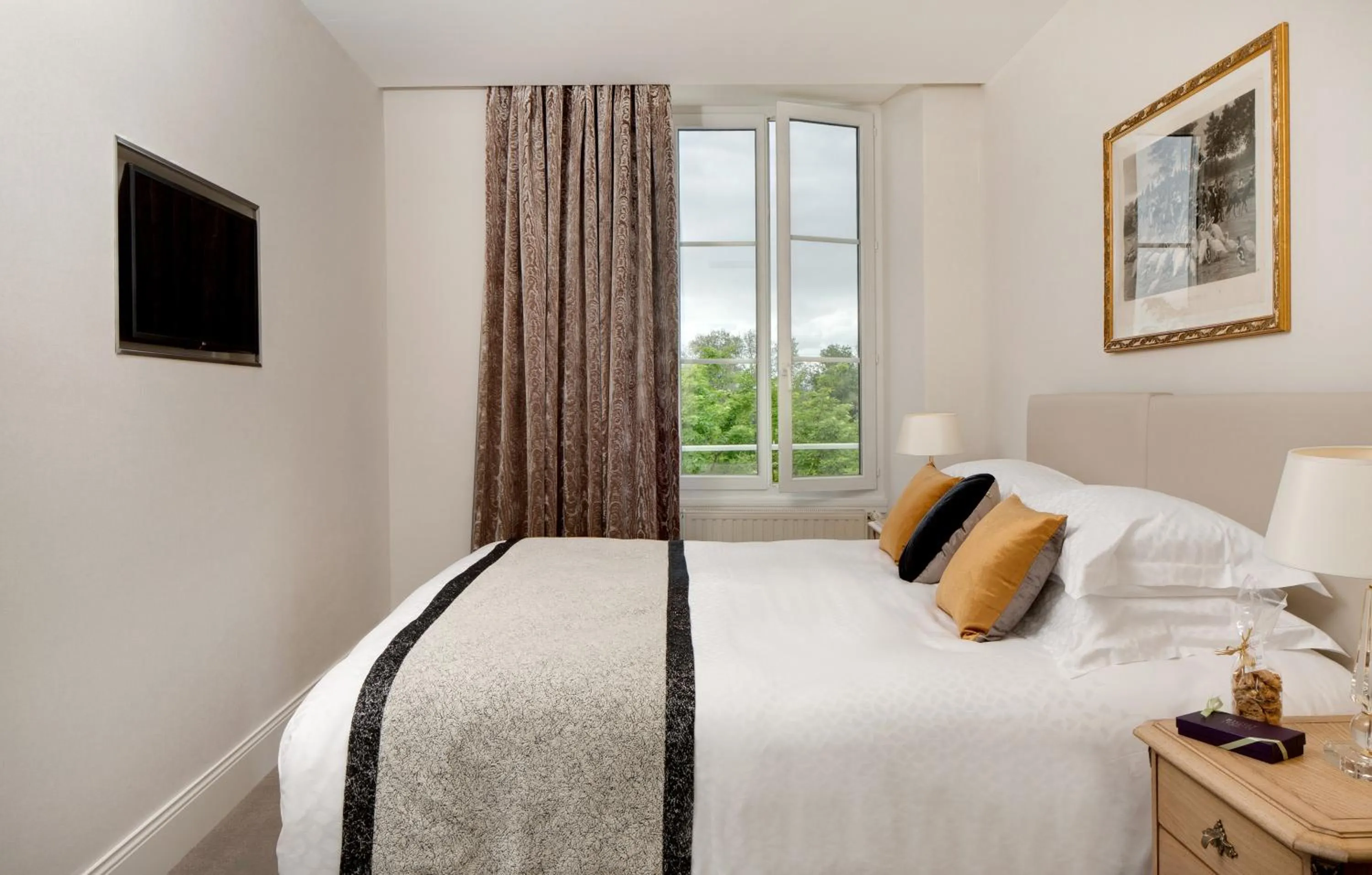 Photo of the whole room in Le Manoir Les Minimes