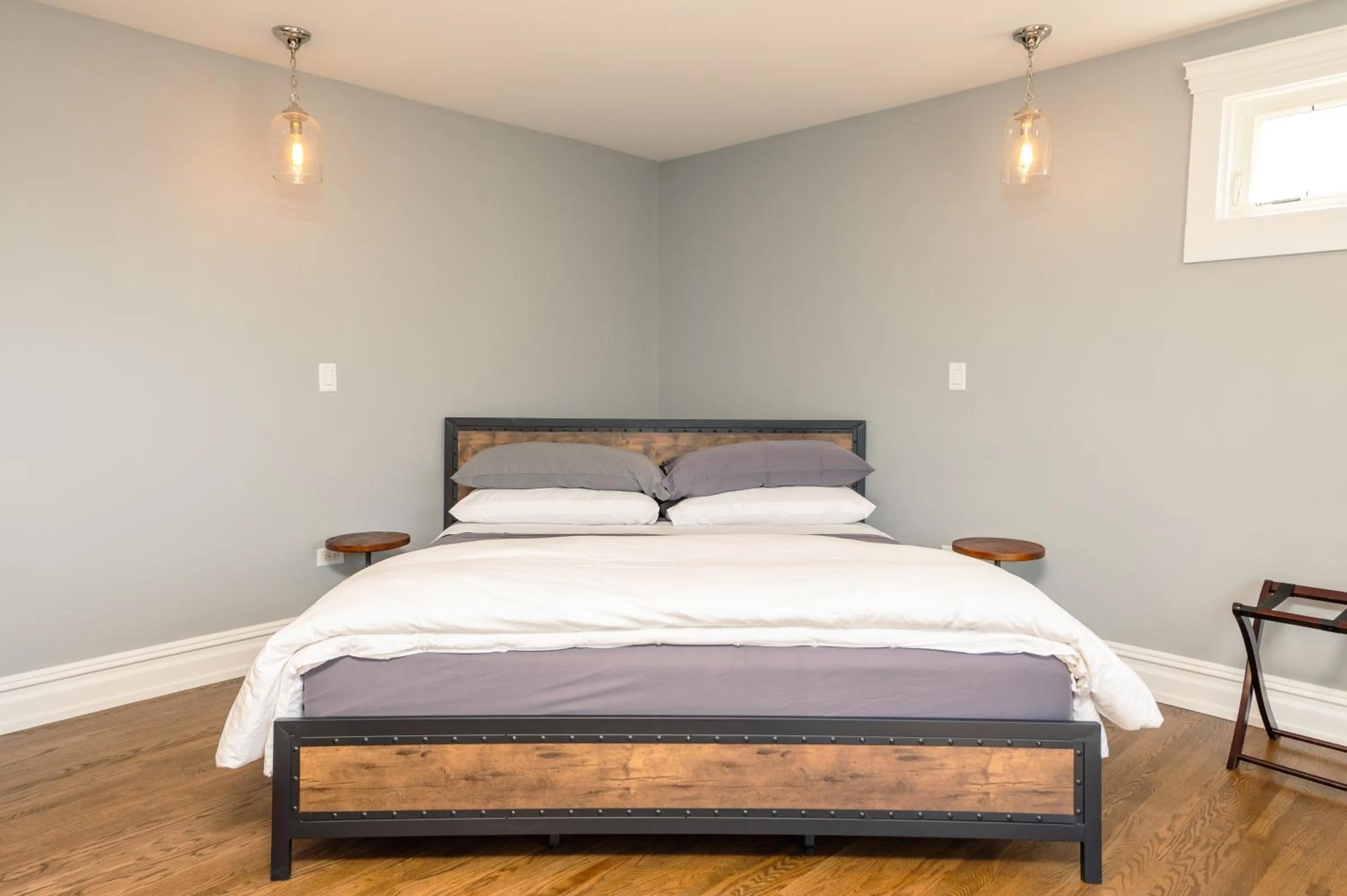 Bed in The Plainfield Inn