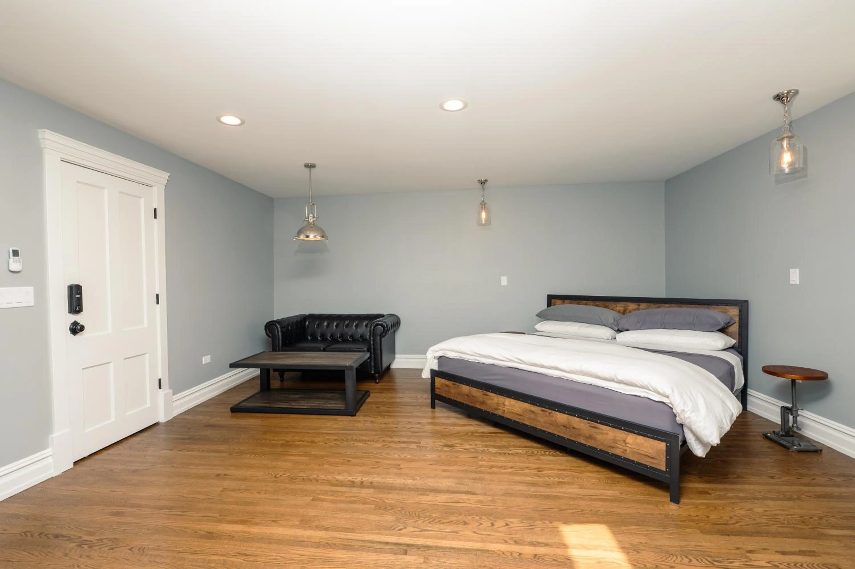 Bed in The Plainfield Inn