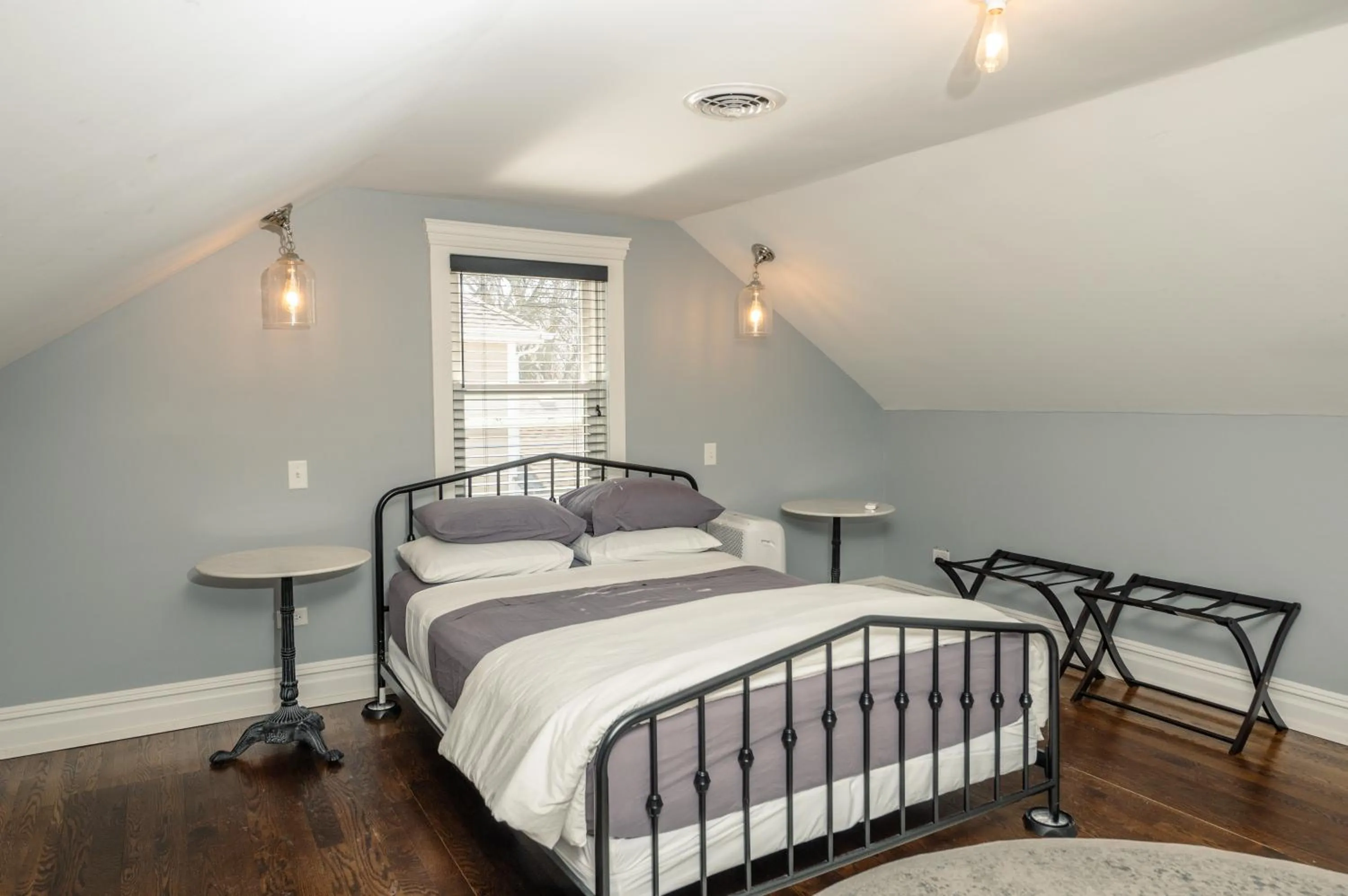 Bed in The Plainfield Inn