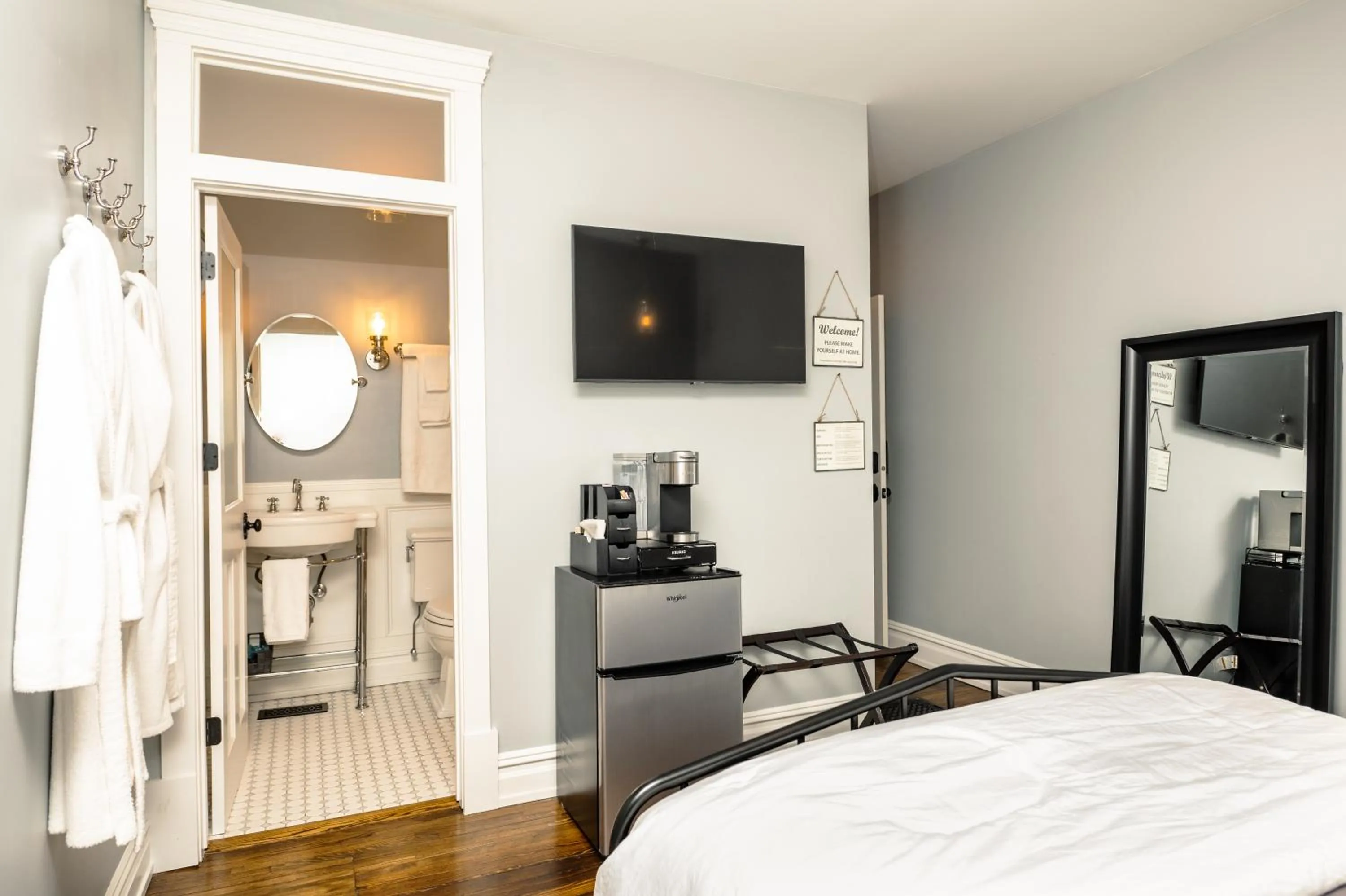 Bed in The Plainfield Inn