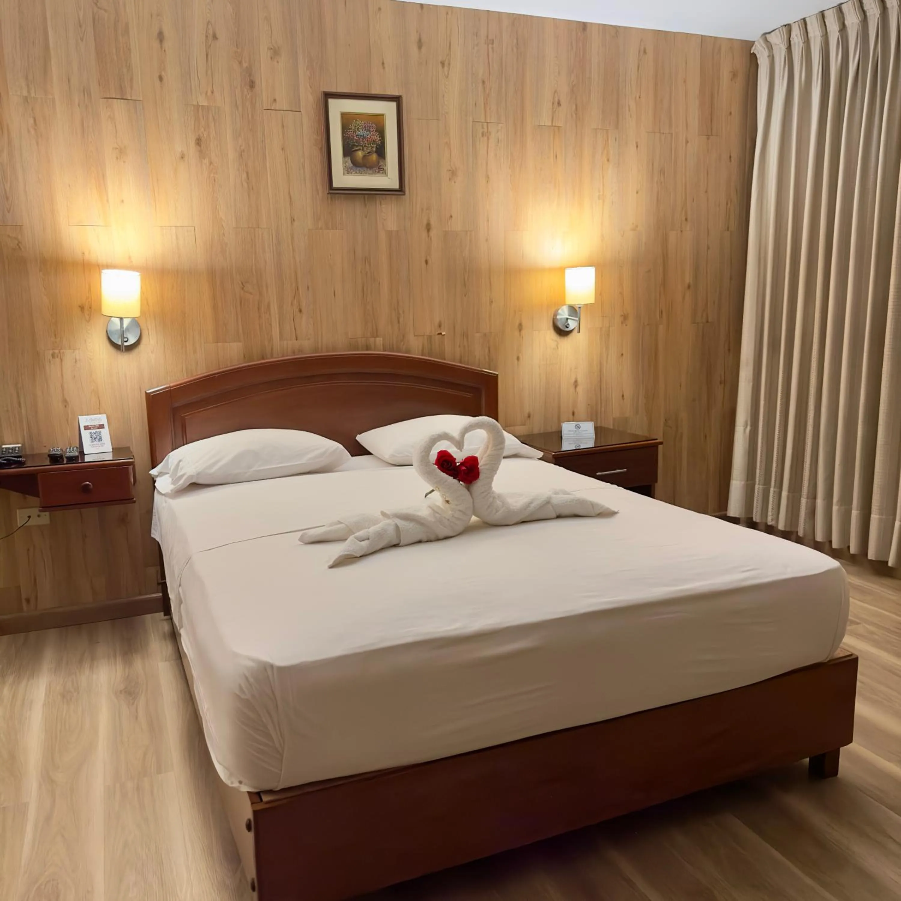 Bedroom, Bed in Hotel Asturias Inn