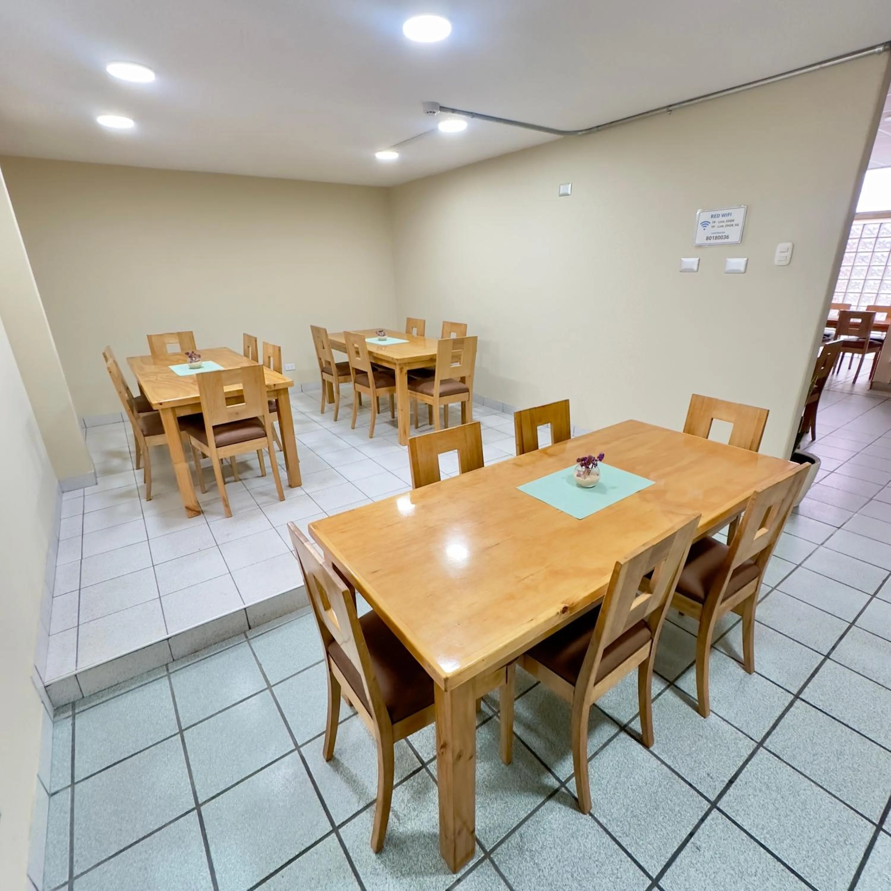 Dining area in Hotel Asturias Inn