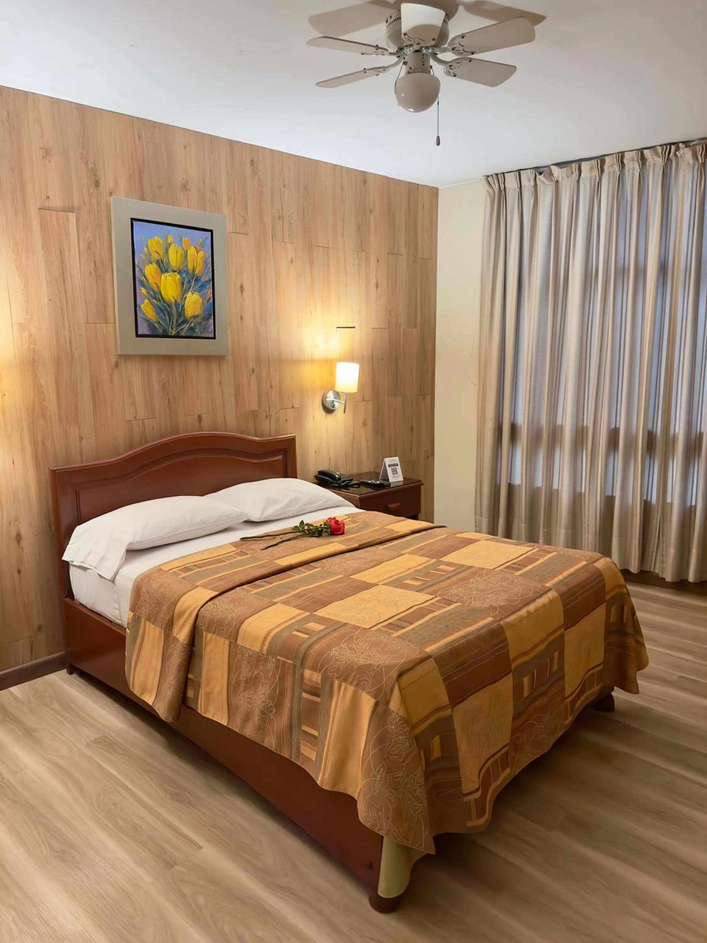 Bedroom, Bed in Hotel Asturias Inn