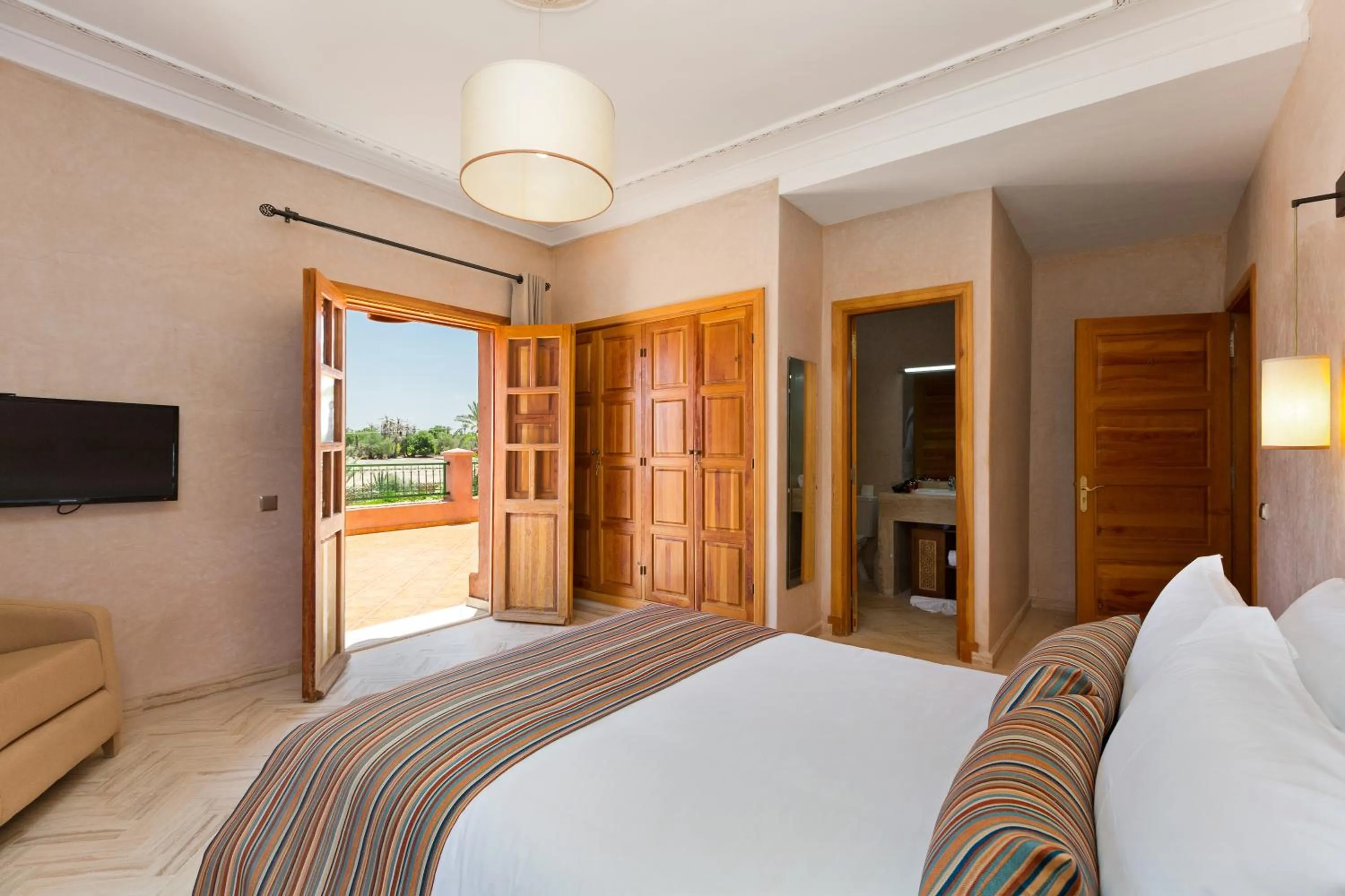 Bathroom, Bed in La Palmeraie De L'Atlas