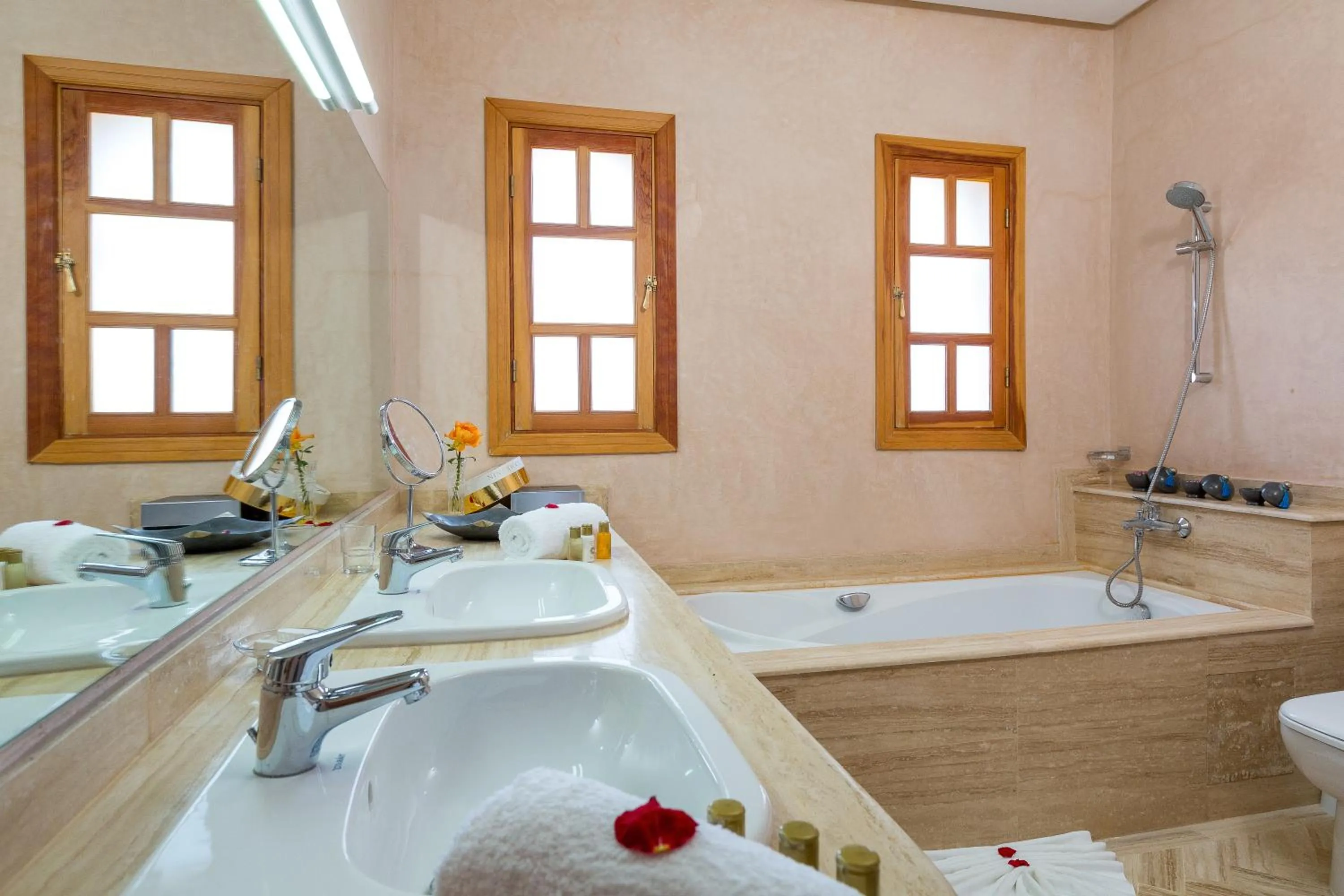 Shower in La Palmeraie De L'Atlas