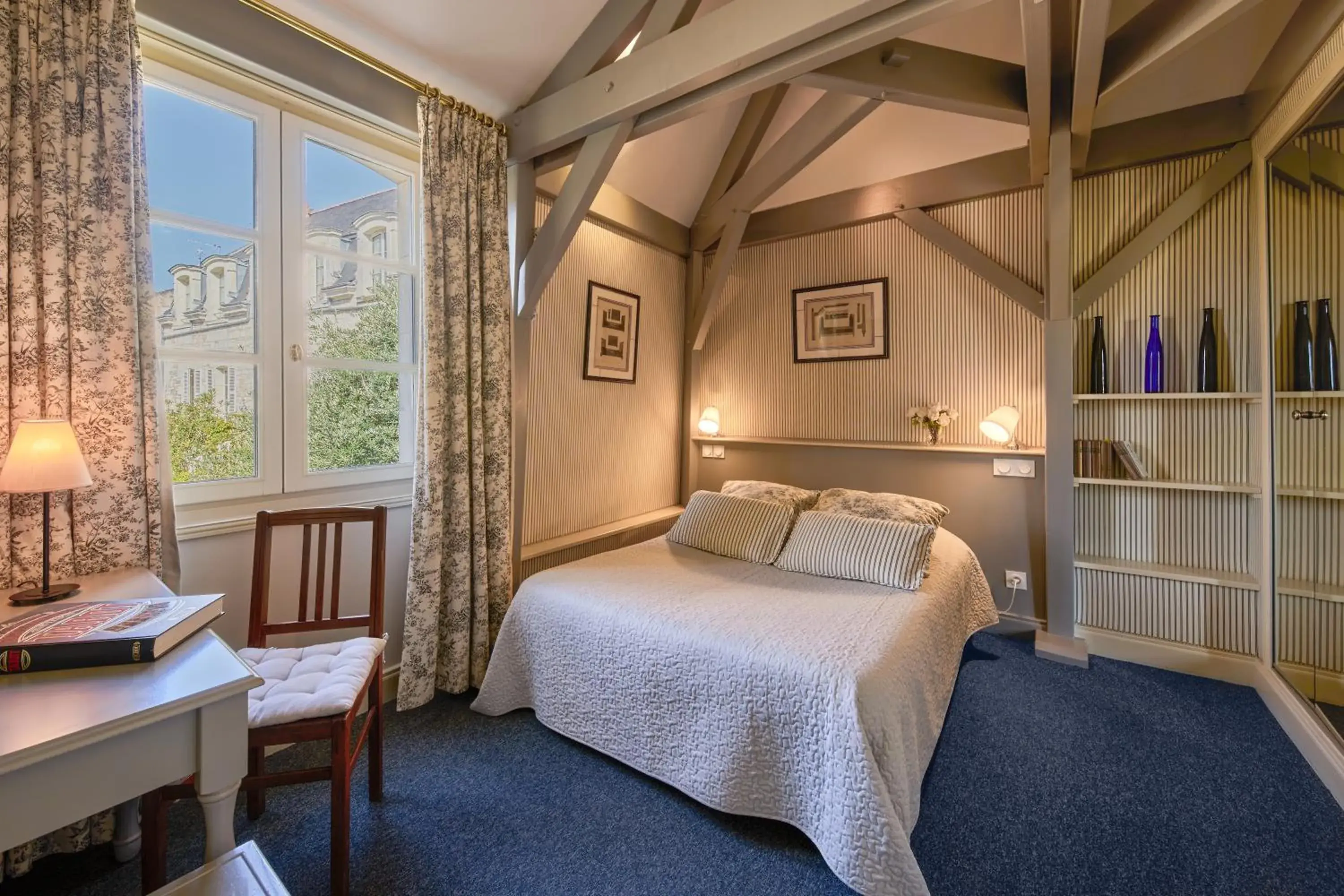 Comfort Double Room with Fan in Hôtel Diderot Comfort Double Room with Fan in Hôtel Diderot