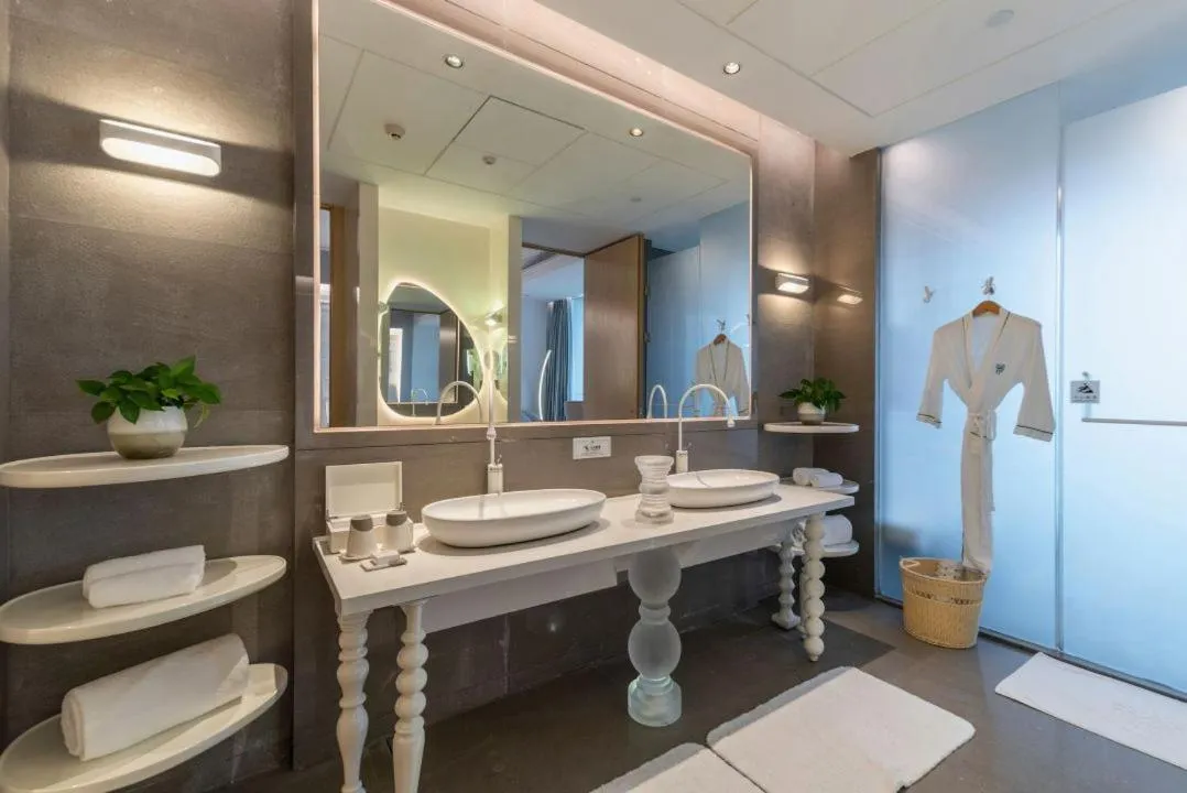 Toilet in The Mangrovetree Sanya Resort