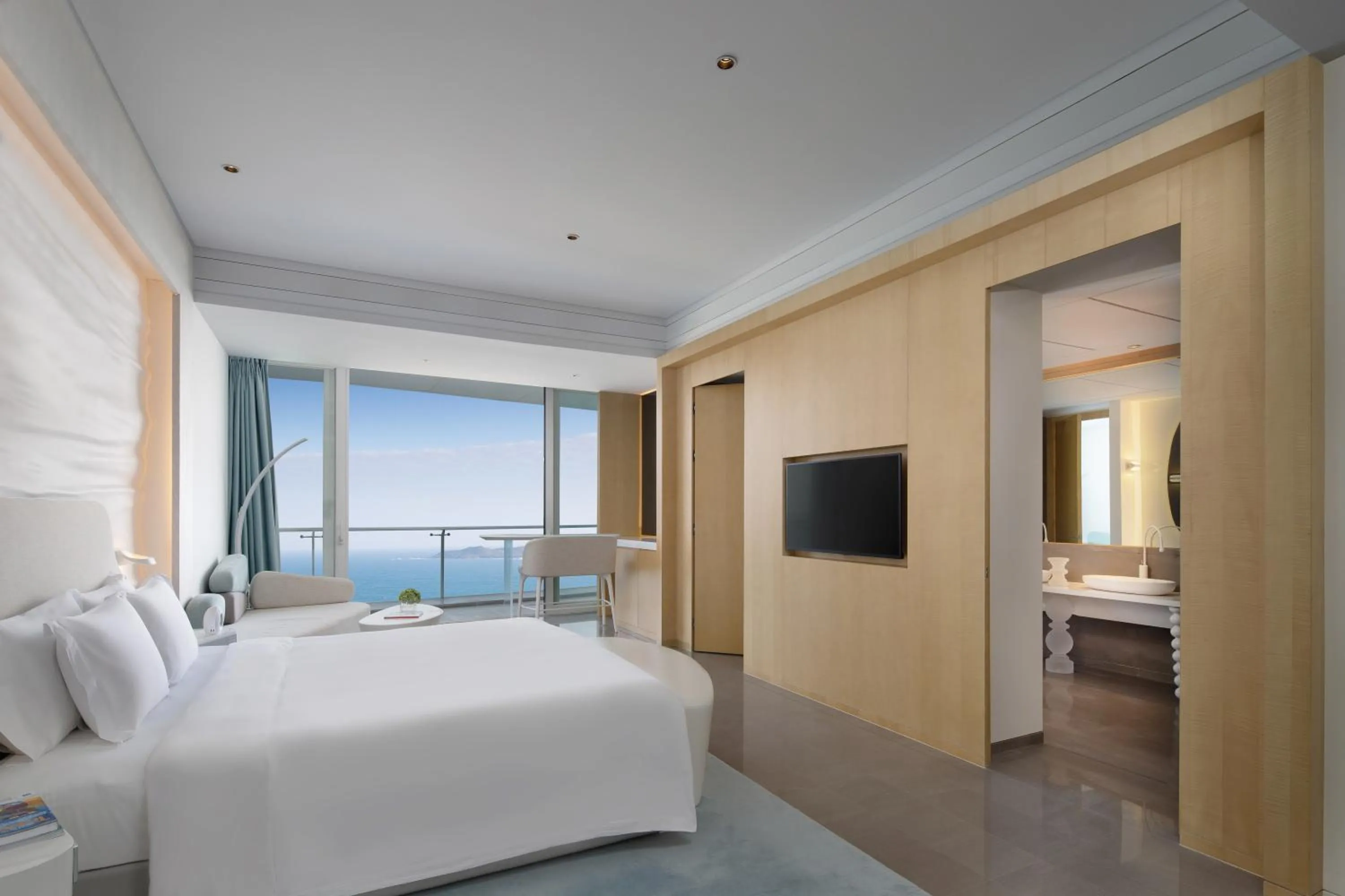 Photo of the whole room, Bed in The Mangrovetree Sanya Resort