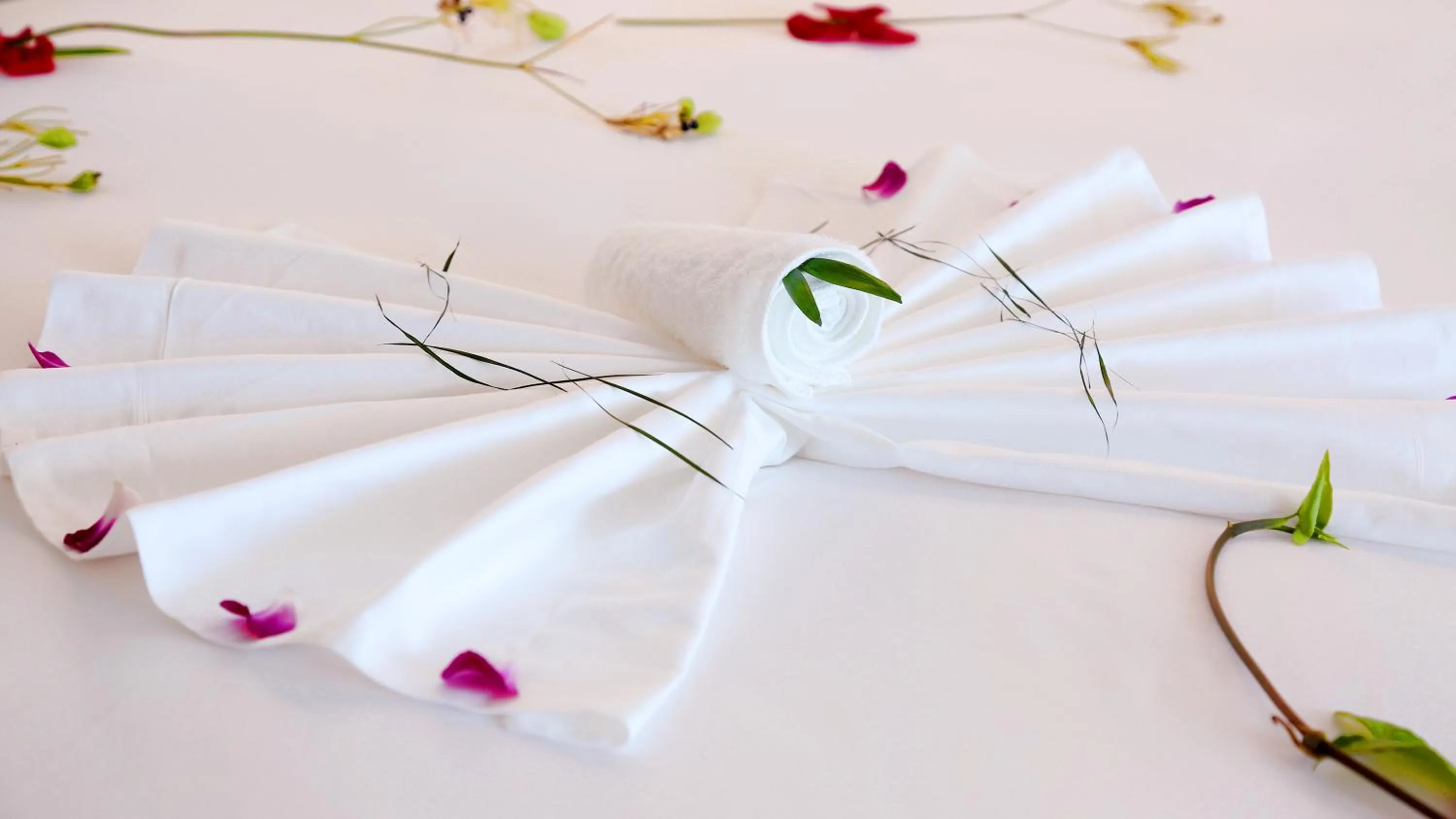 Bed in The Mangrovetree Sanya Resort