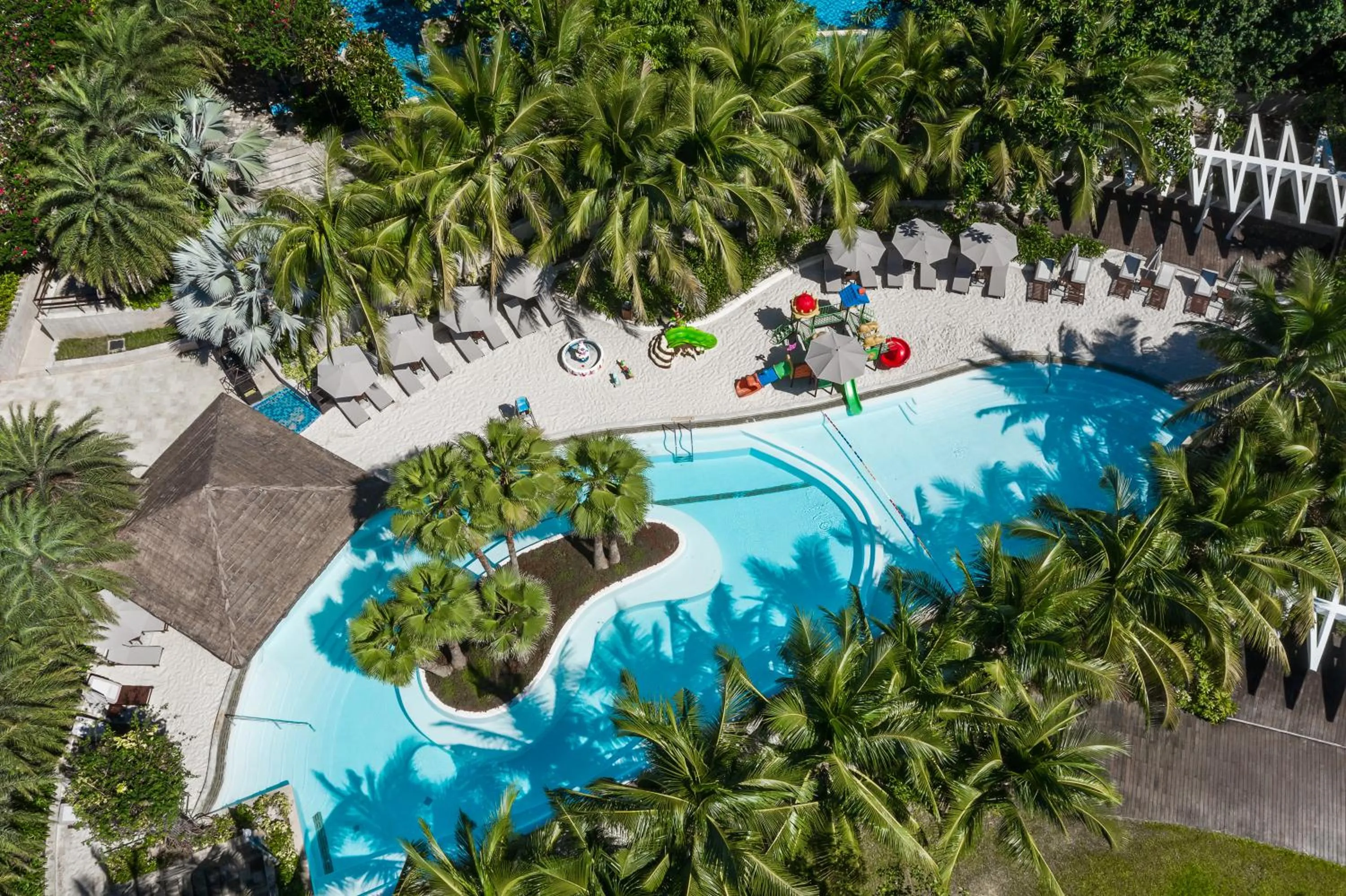 Swimming pool in The Mangrovetree Sanya Resort