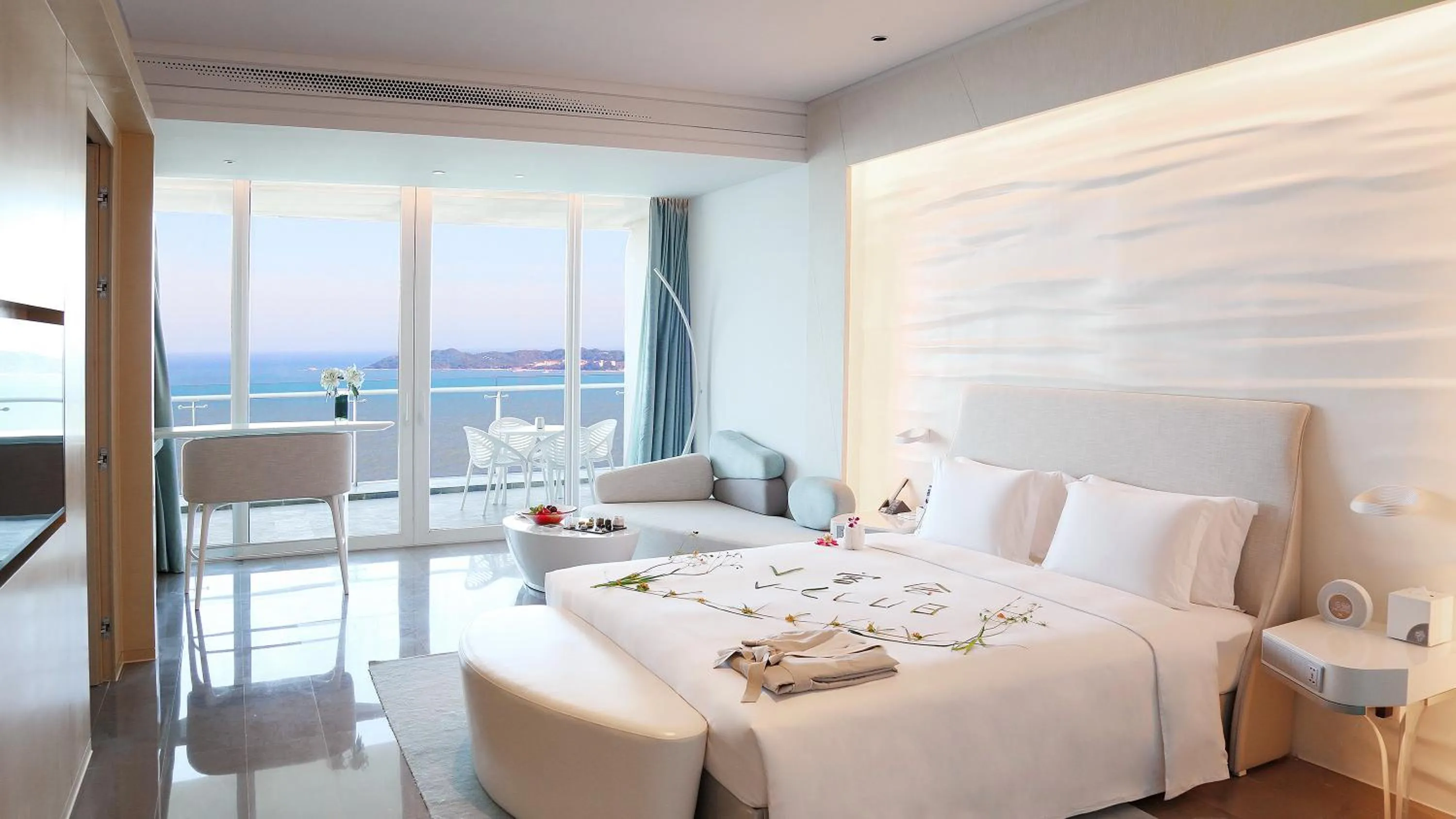 Bedroom, Bed in The Mangrovetree Sanya Resort