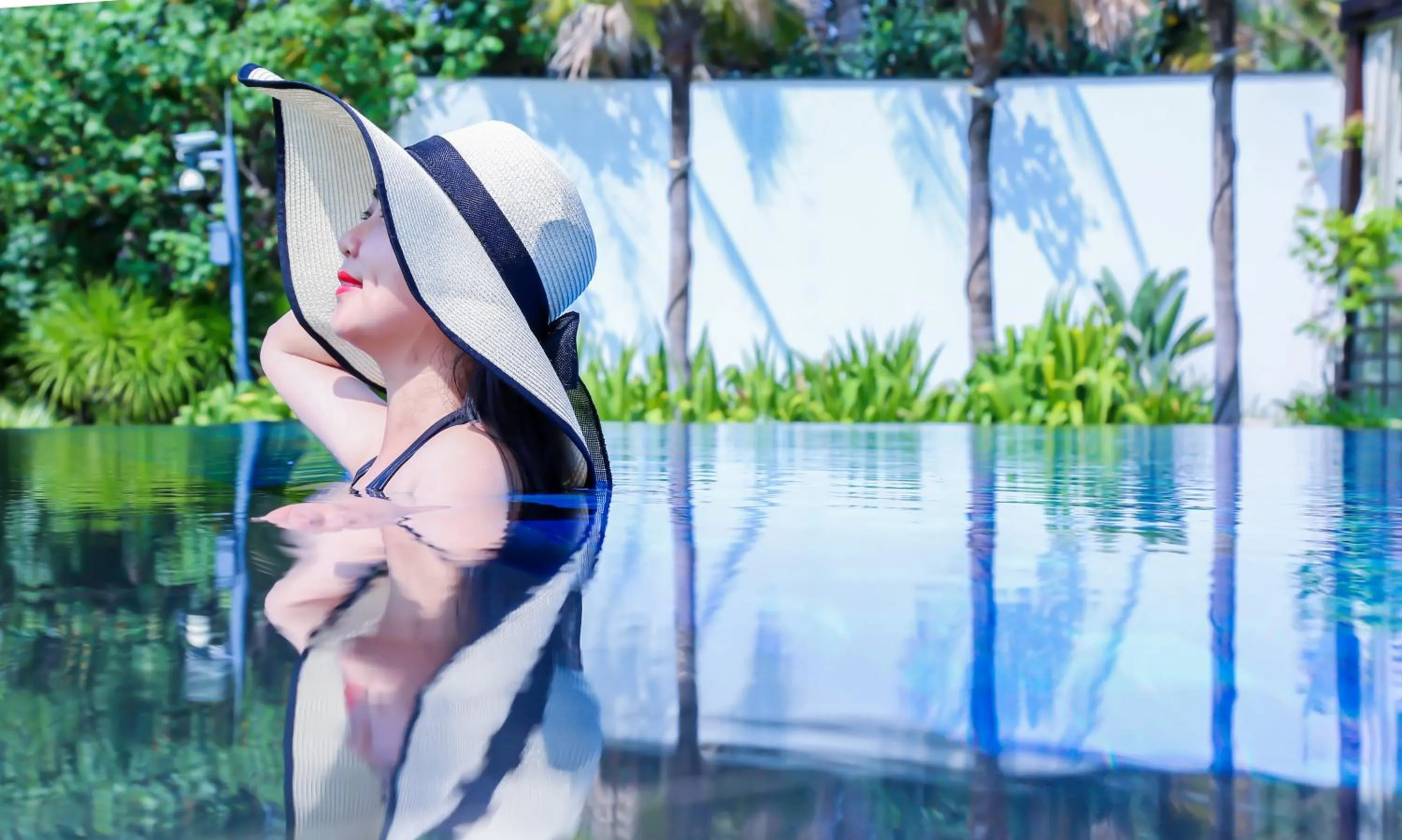 Swimming pool in The Mangrovetree Sanya Resort
