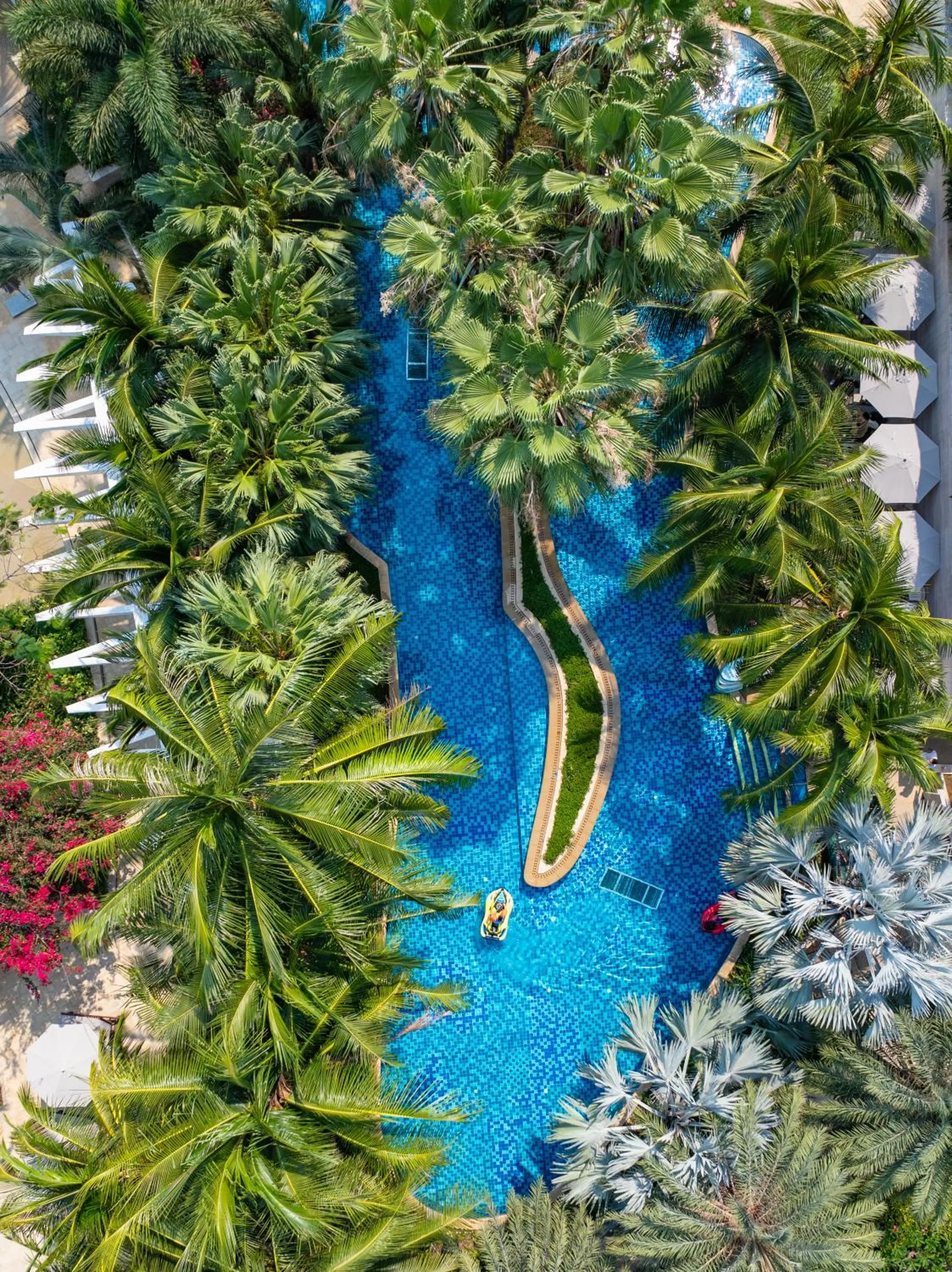 Swimming pool in The Mangrovetree Sanya Resort