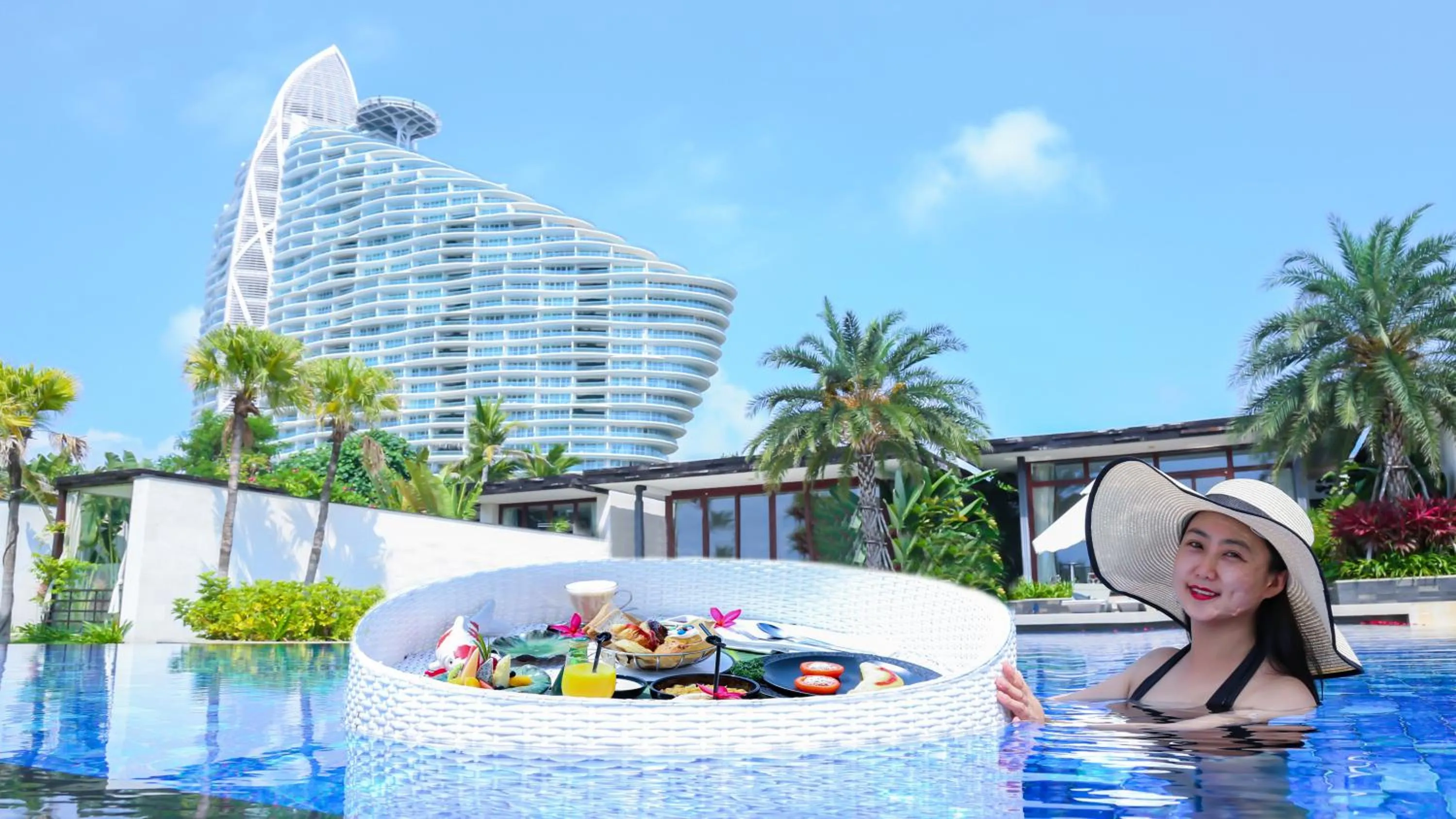 Swimming pool in The Mangrovetree Sanya Resort