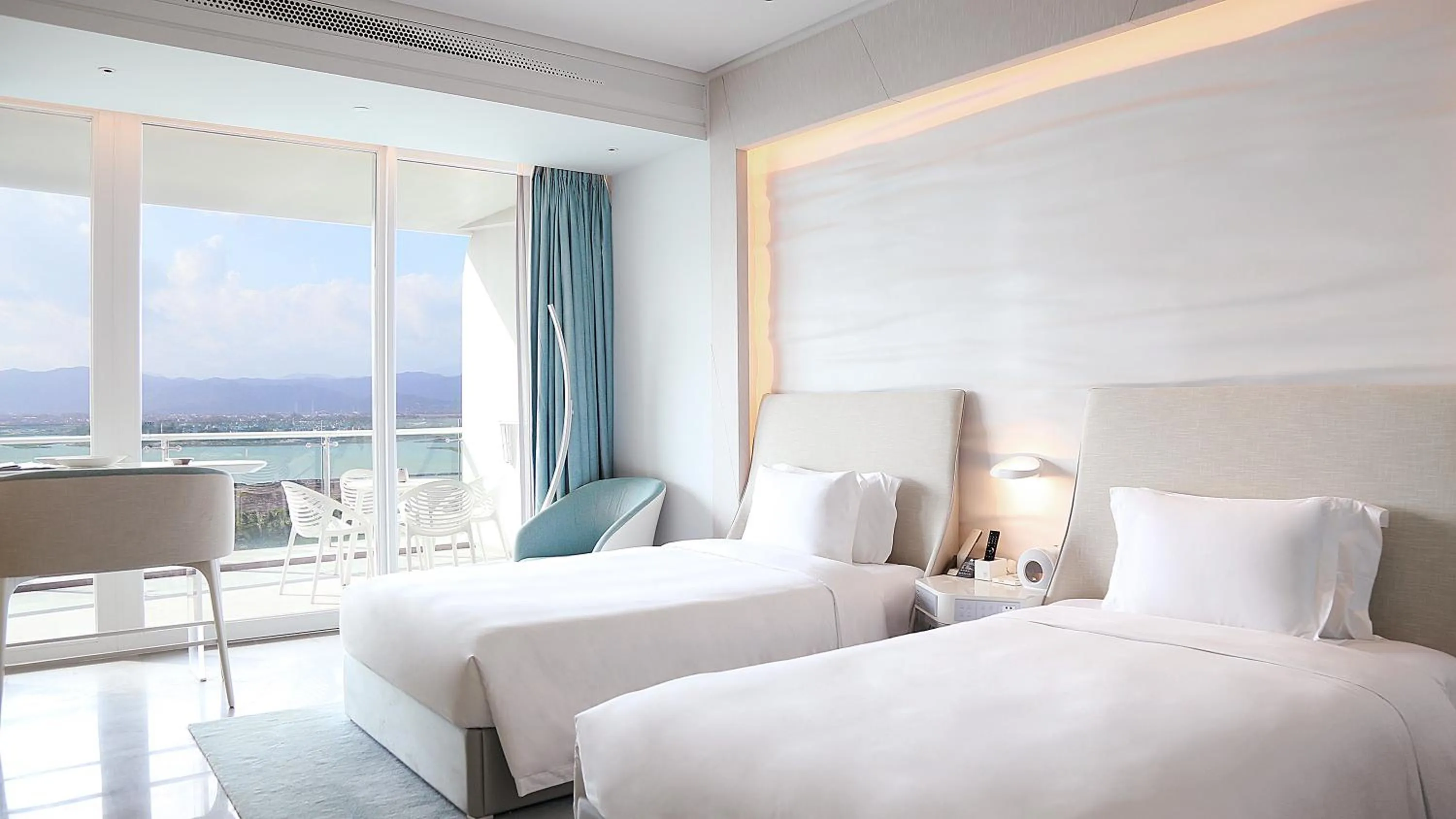 Lounge or bar, Bed in The Mangrovetree Sanya Resort