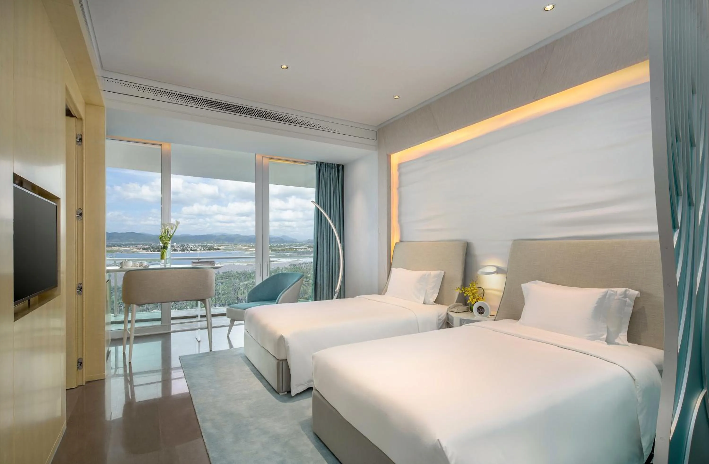 Photo of the whole room, Bed in The Mangrovetree Sanya Resort