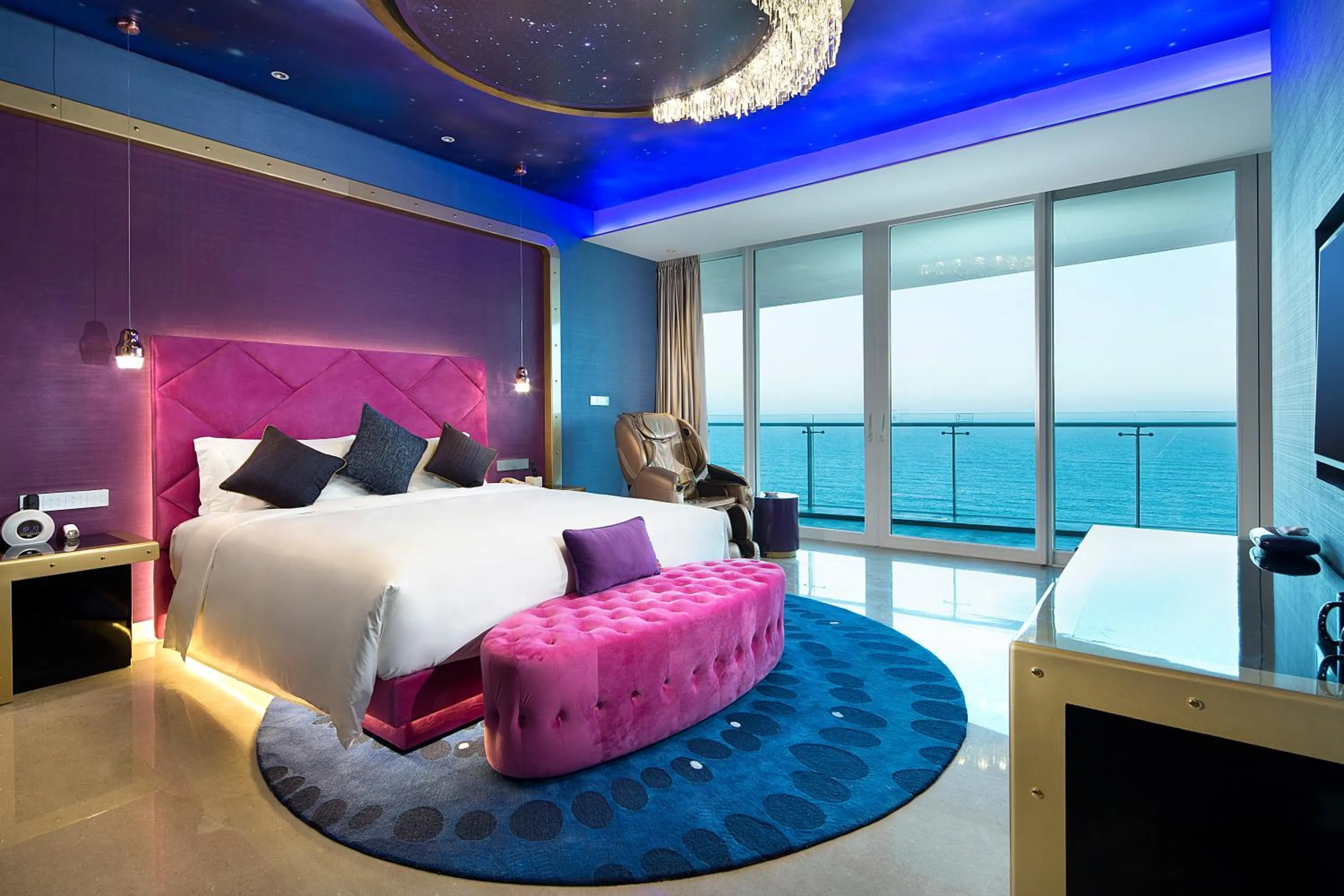 Photo of the whole room, Bed in The Mangrovetree Sanya Resort