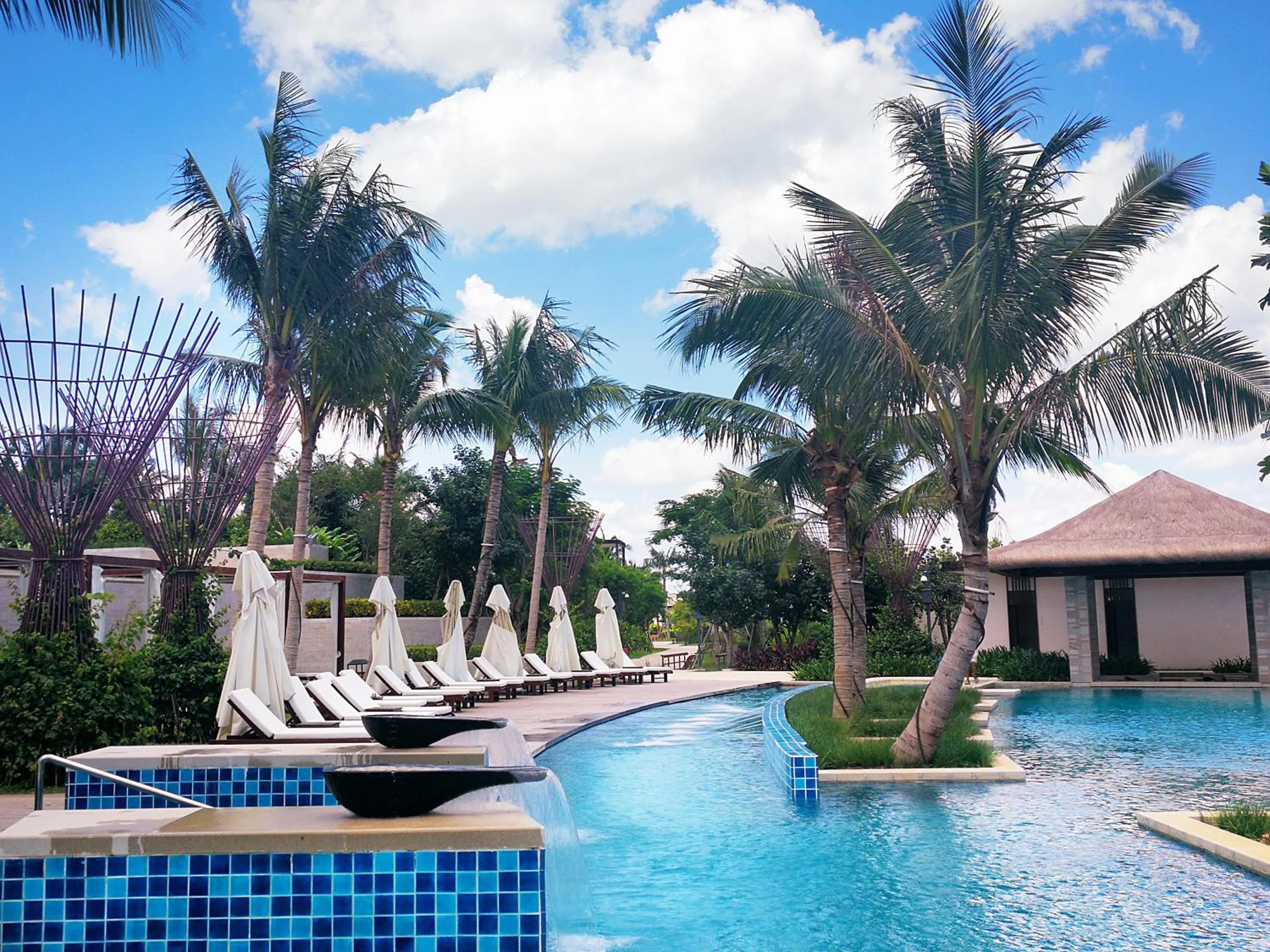 Swimming pool in The Mangrovetree Sanya Resort
